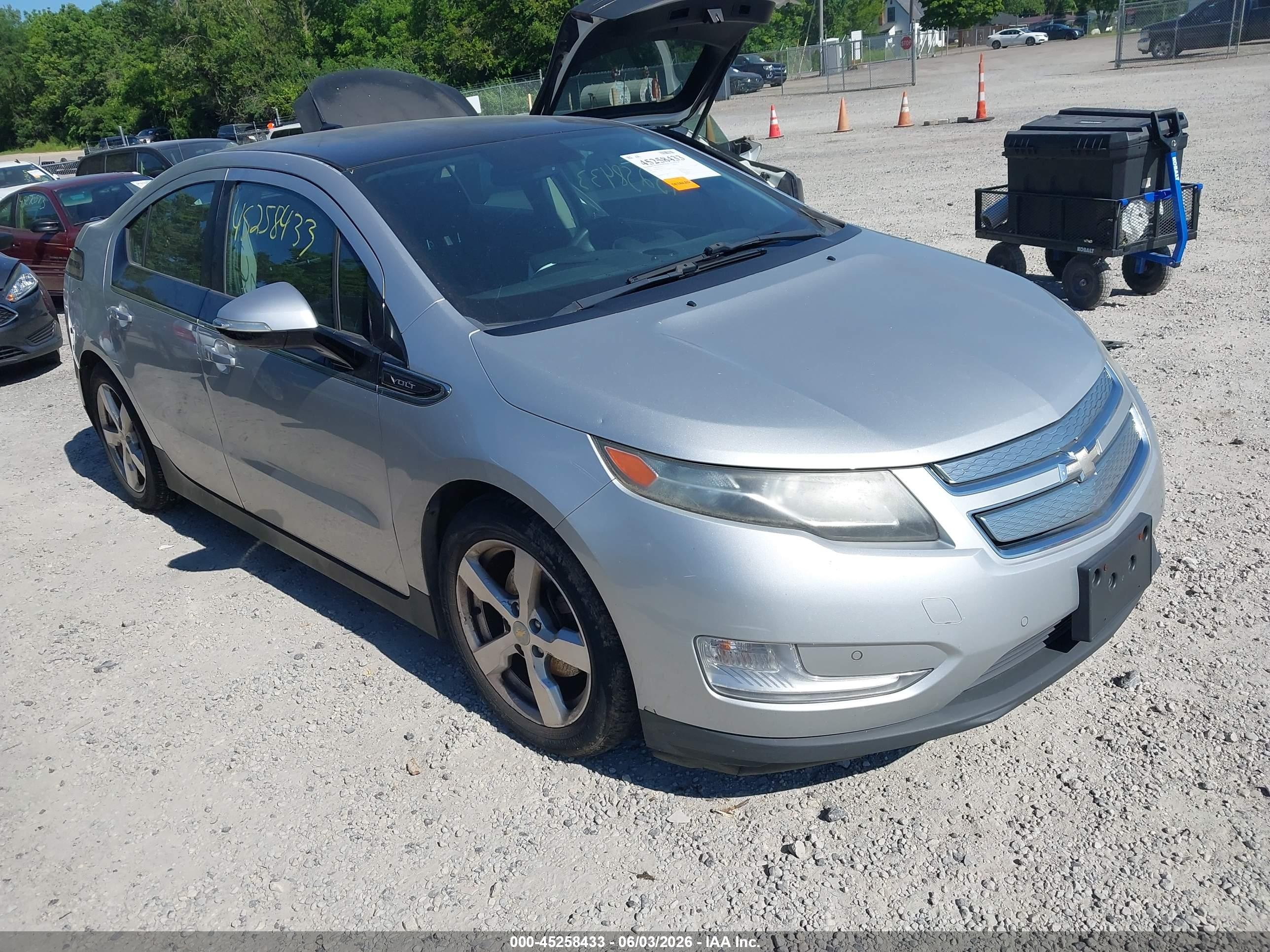 2011 Chevrolet Volt   Silver vin: 1G1RC6E41BU102117