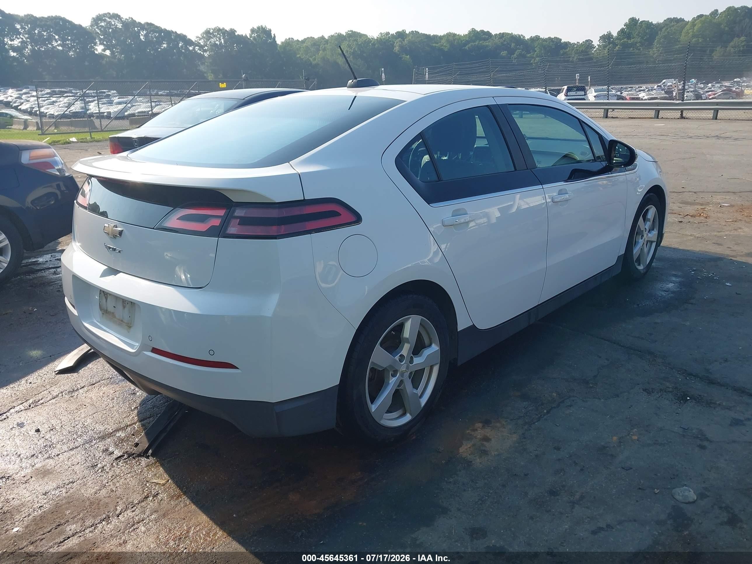 2015 Chevrolet Volt   White vin: 1G1RC6E46FU108761