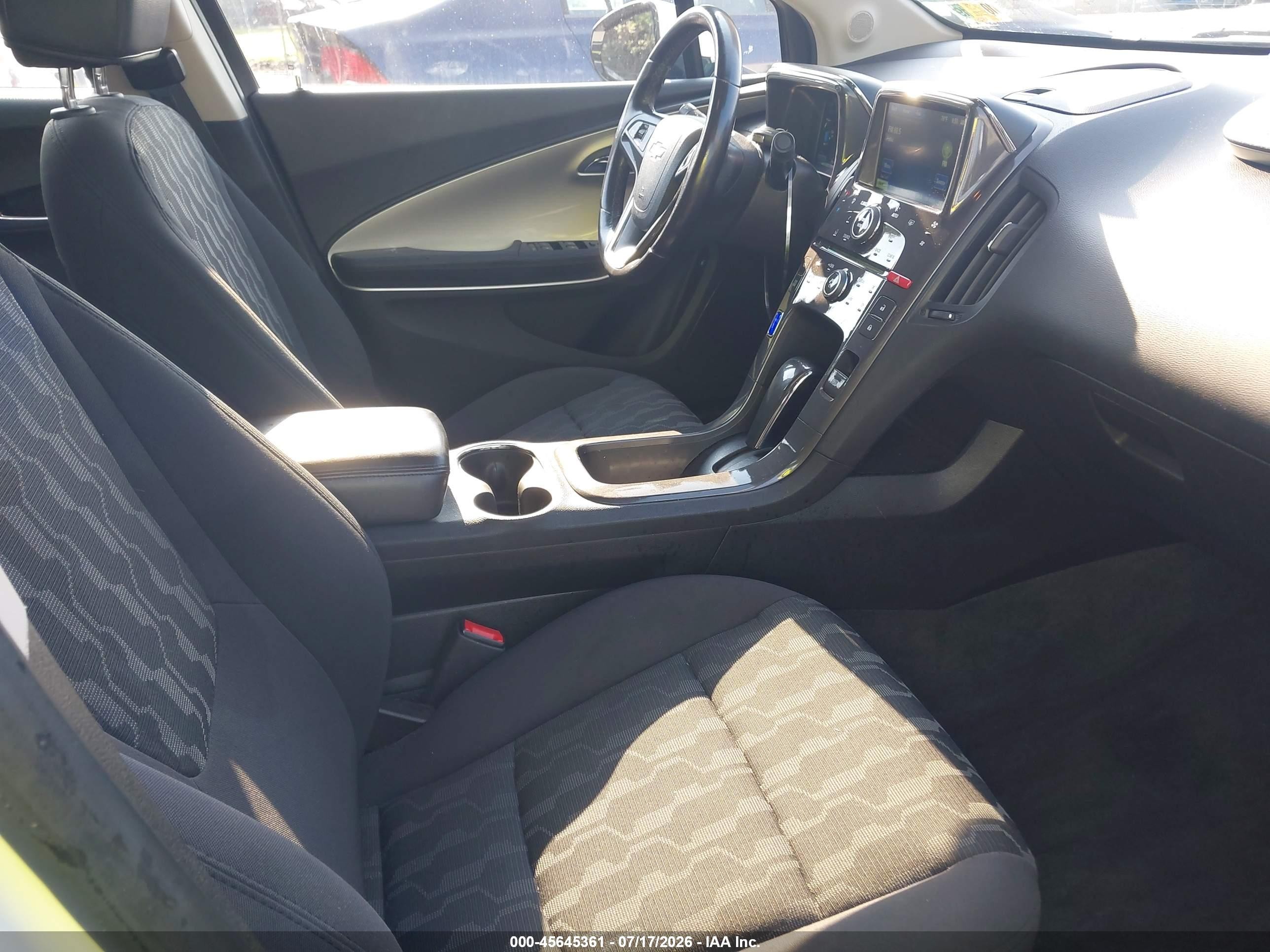 2015 Chevrolet Volt   White vin: 1G1RC6E46FU108761