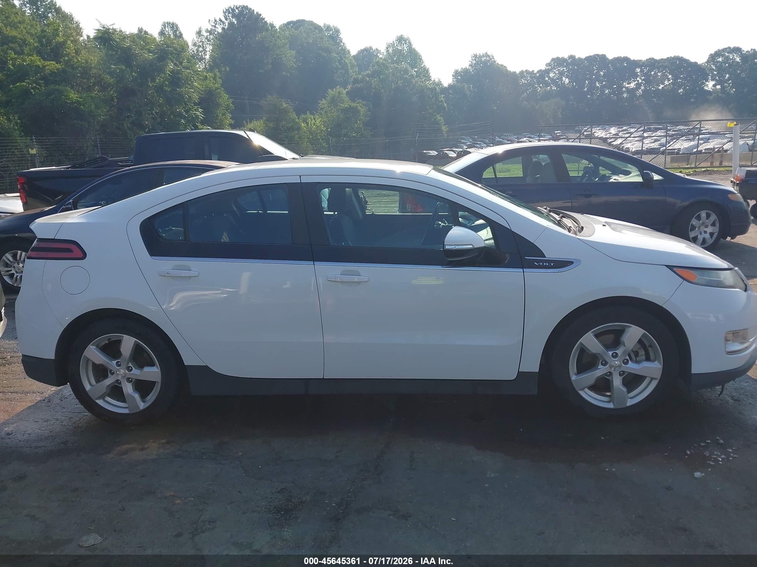 2015 Chevrolet Volt   White vin: 1G1RC6E46FU108761