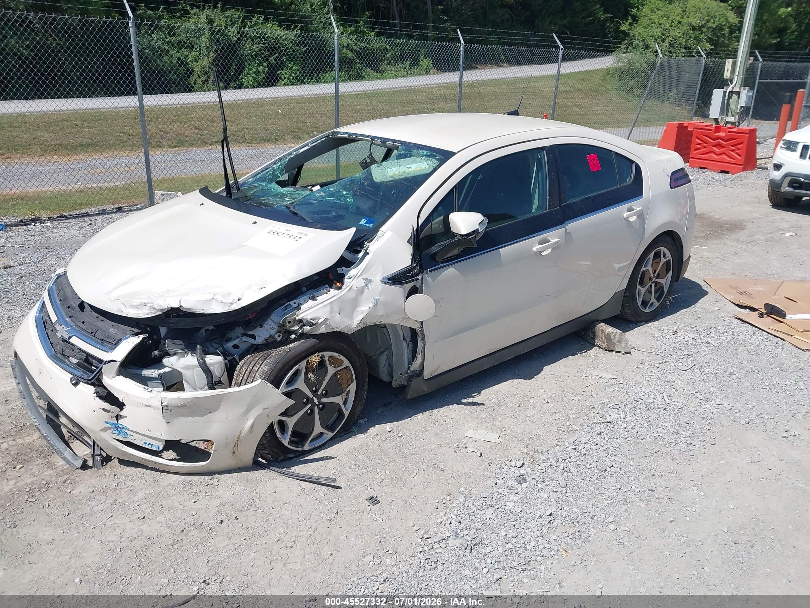 2014 Chevrolet Volt   White vin: 1G1RC6E49EU123981