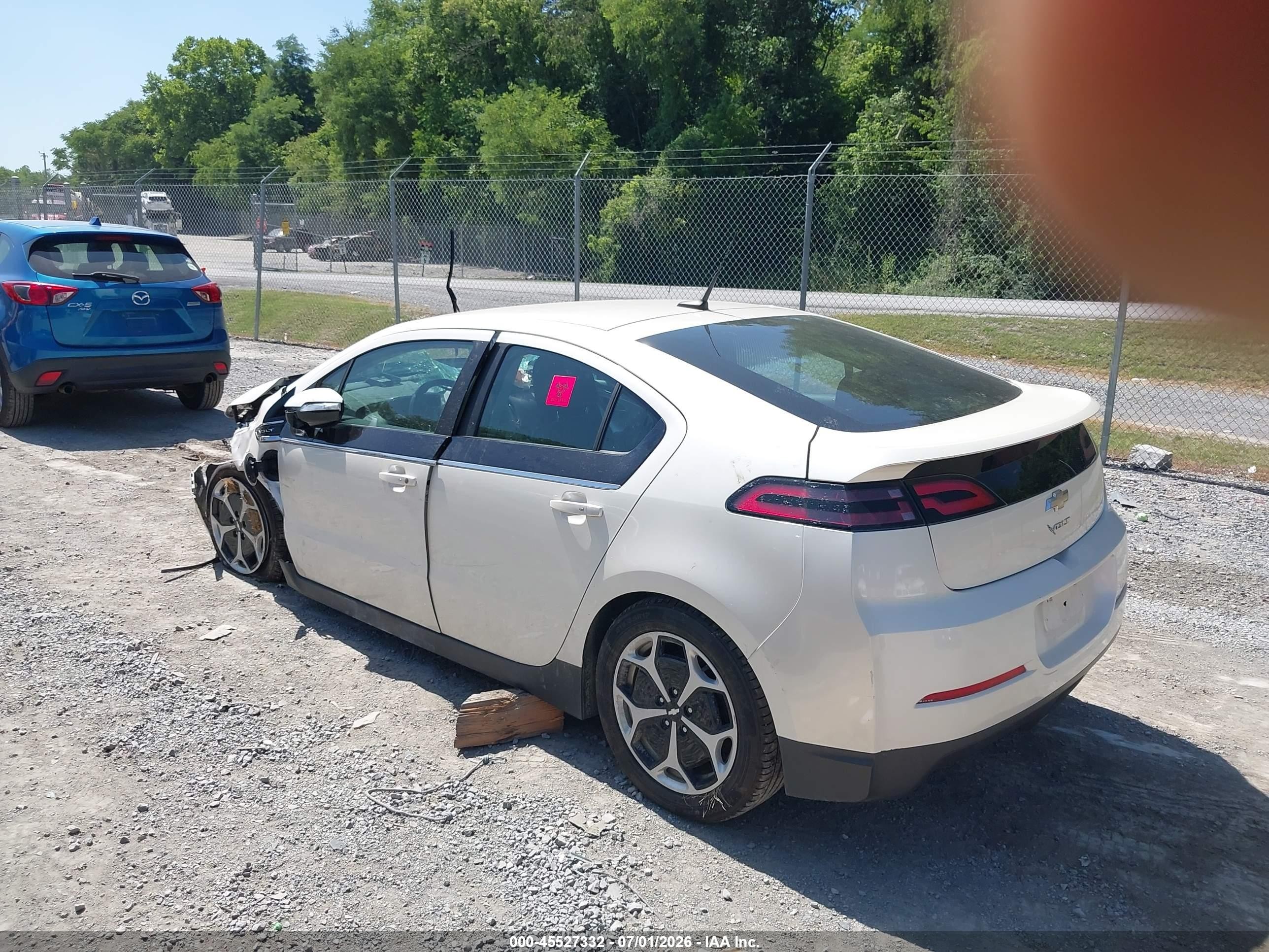 2014 Chevrolet Volt   White vin: 1G1RC6E49EU123981
