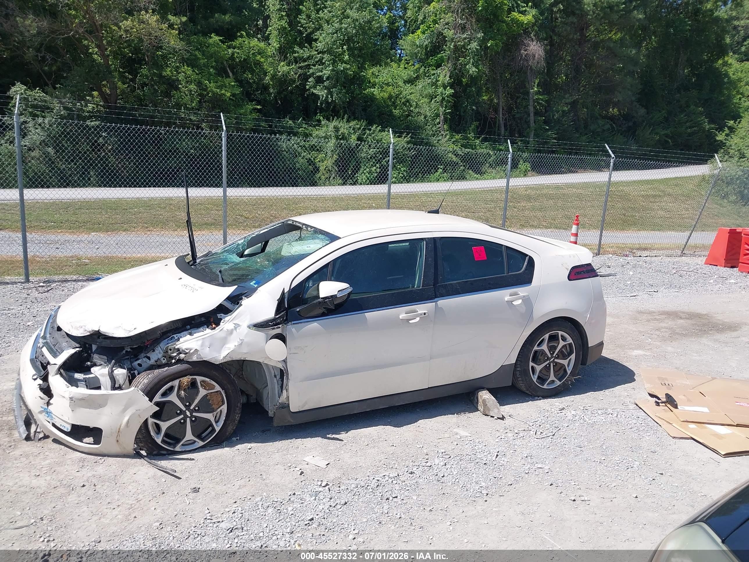 2014 Chevrolet Volt   White vin: 1G1RC6E49EU123981