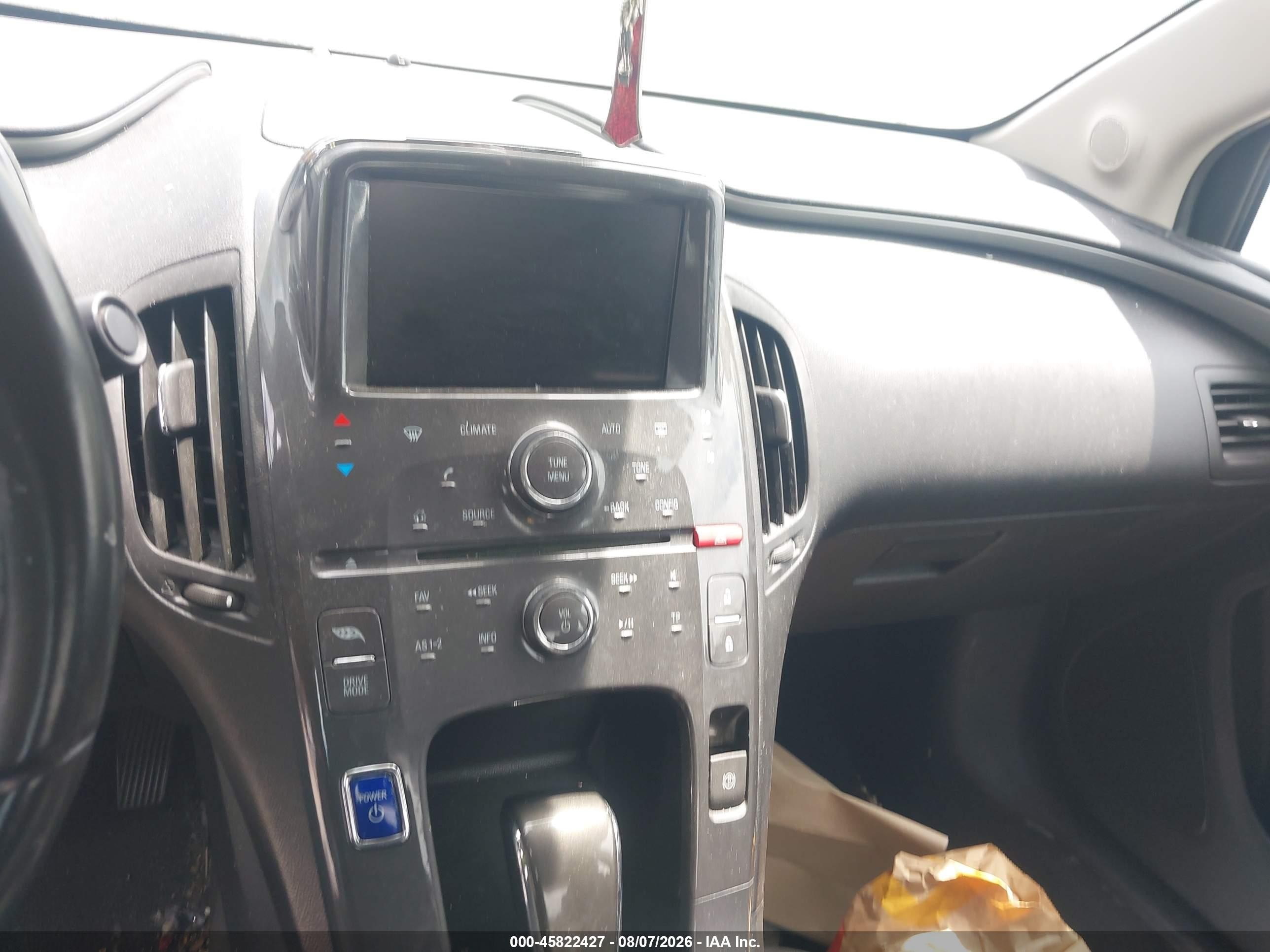 2015 Chevrolet Volt   White vin: 1G1RC6E49FU131841