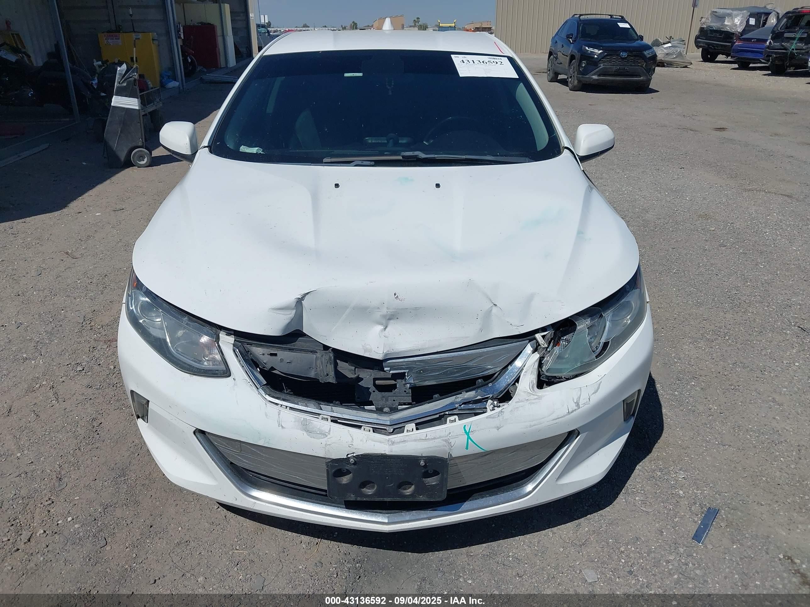 2018 Chevrolet Volt Lt White vin: 1G1RC6S50JU157556