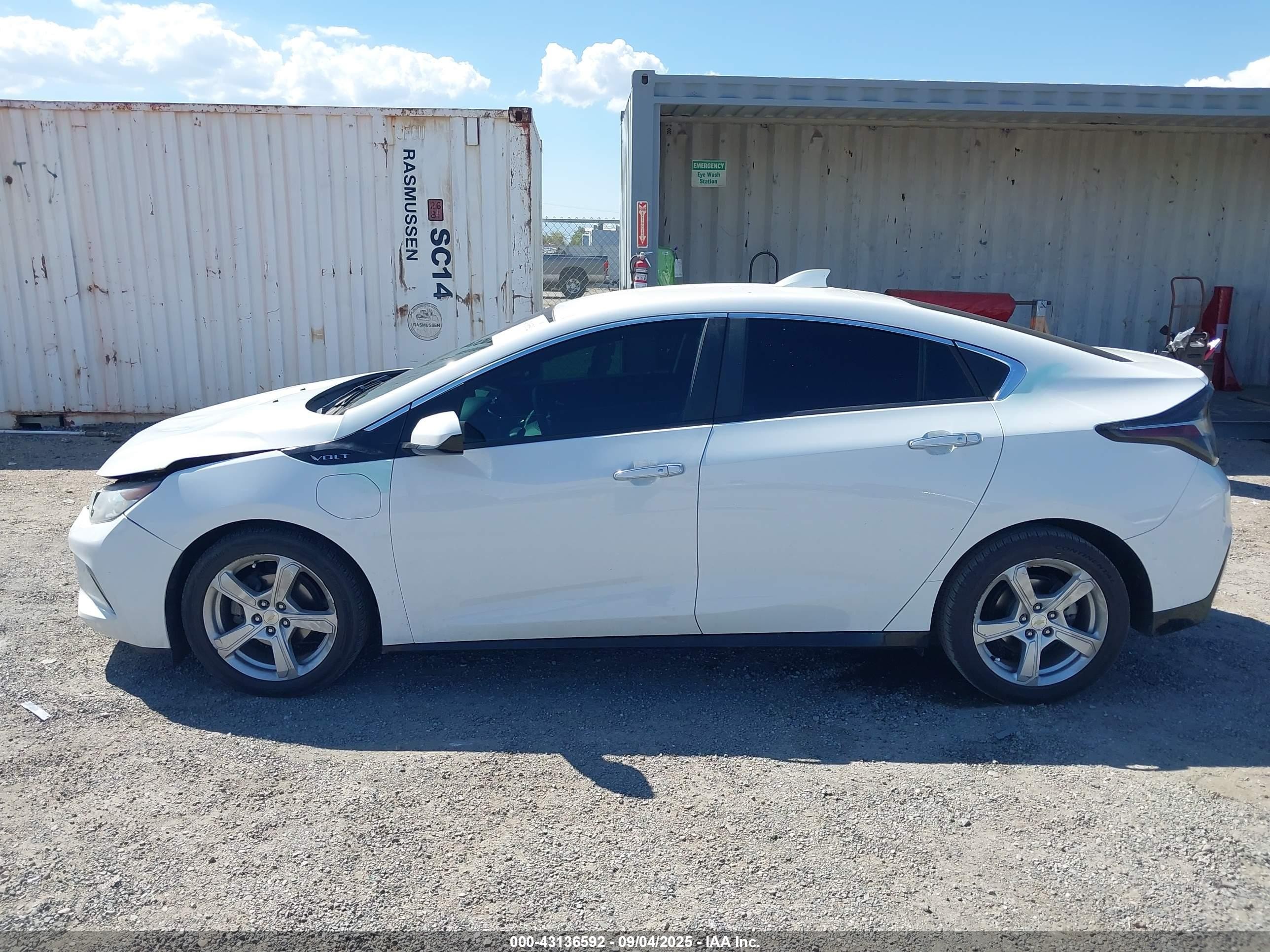 2018 Chevrolet Volt Lt White vin: 1G1RC6S50JU157556