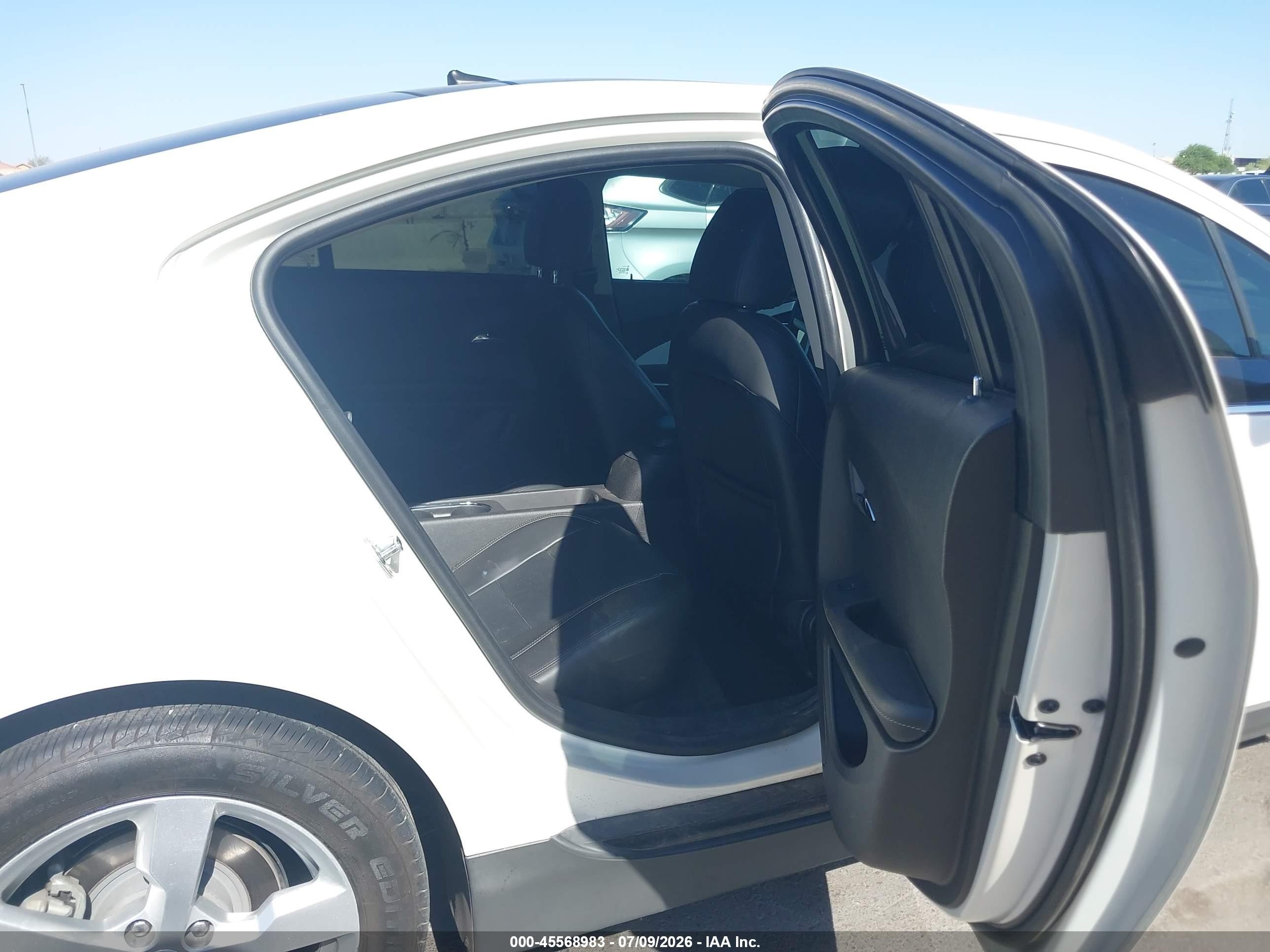 2012 Chevrolet Volt   White vin: 1G1RD6E40CU102768