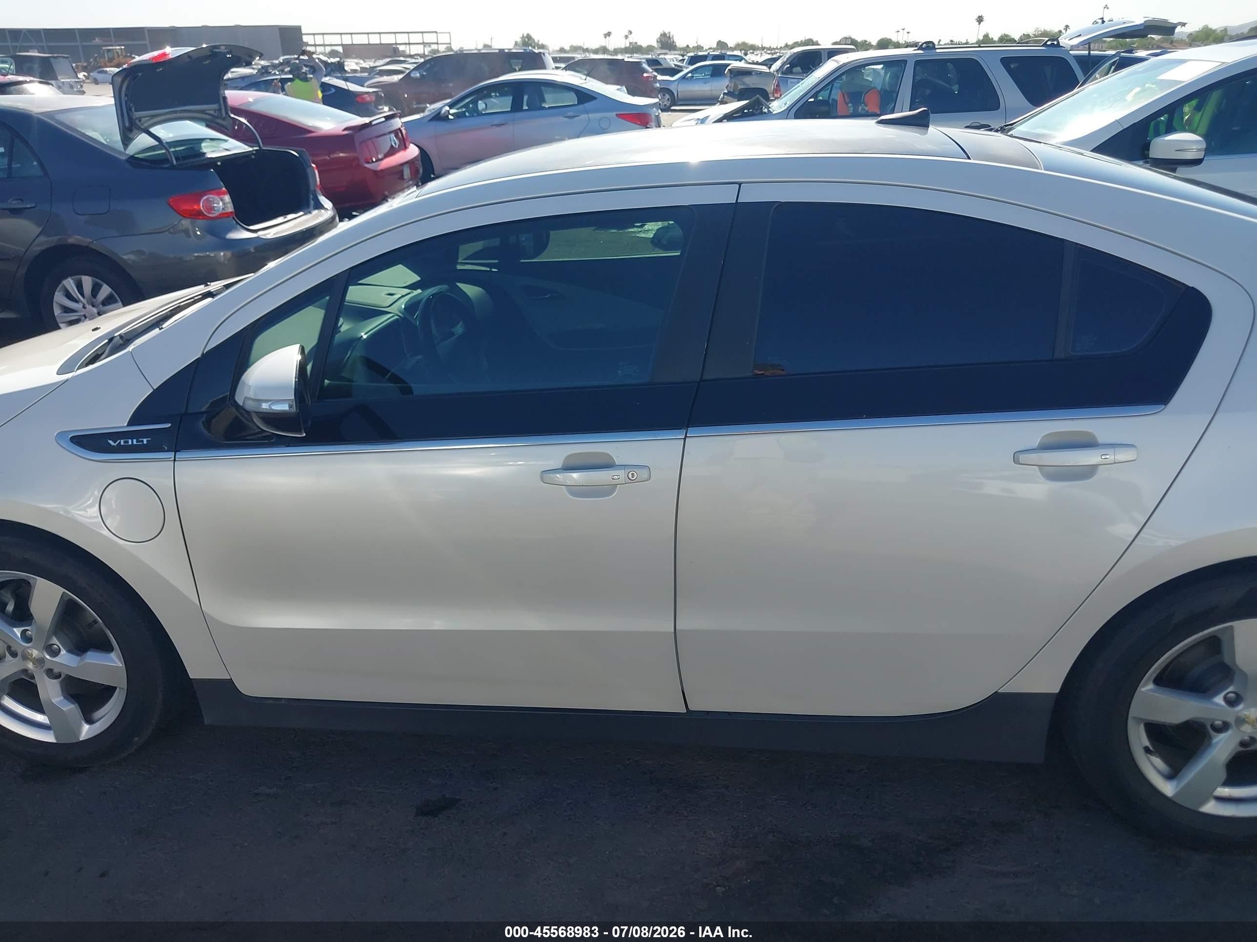 2012 Chevrolet Volt   White vin: 1G1RD6E40CU102768