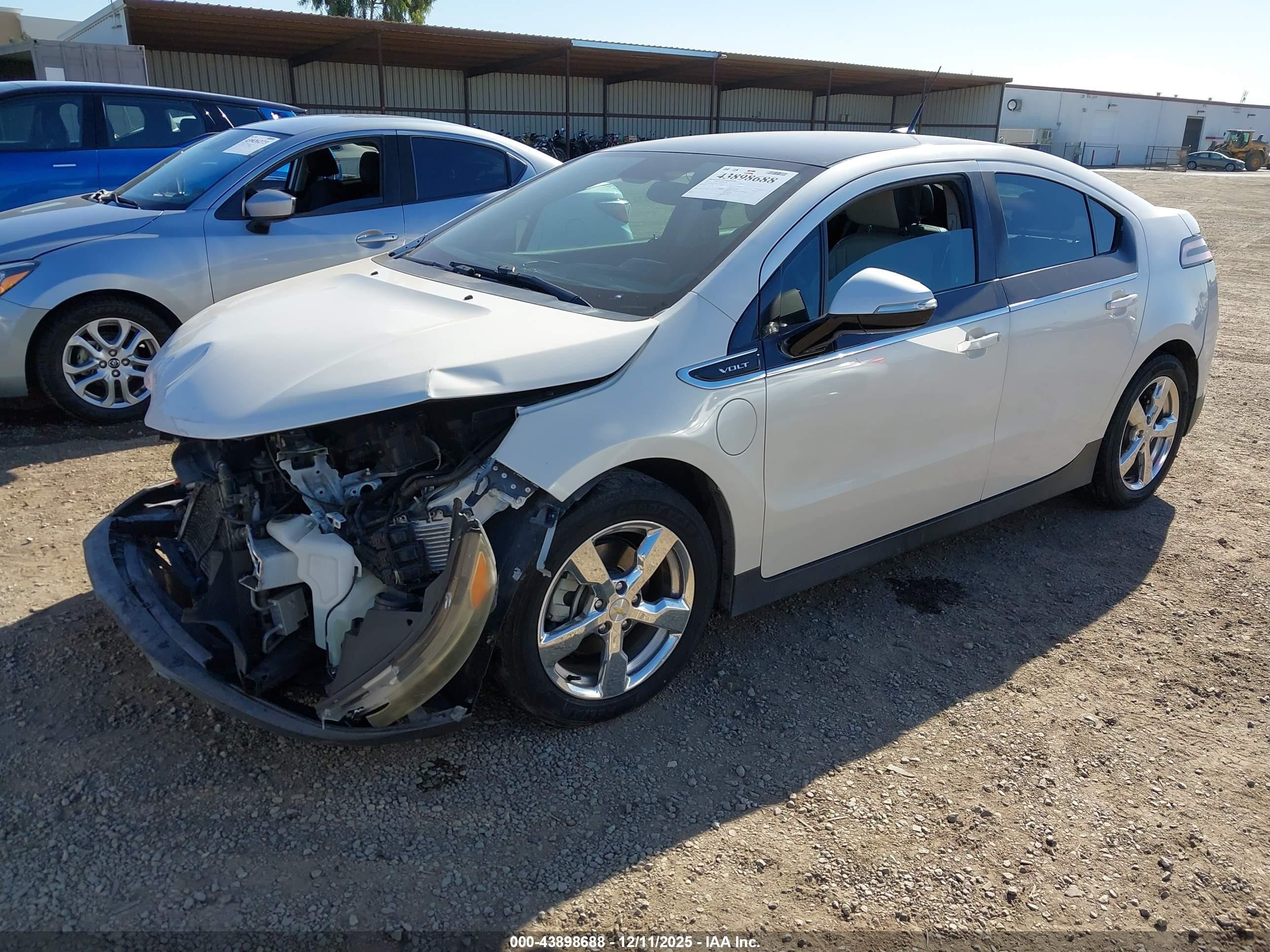 2011 Chevrolet Volt   White vin: 1G1RD6E42BU101040