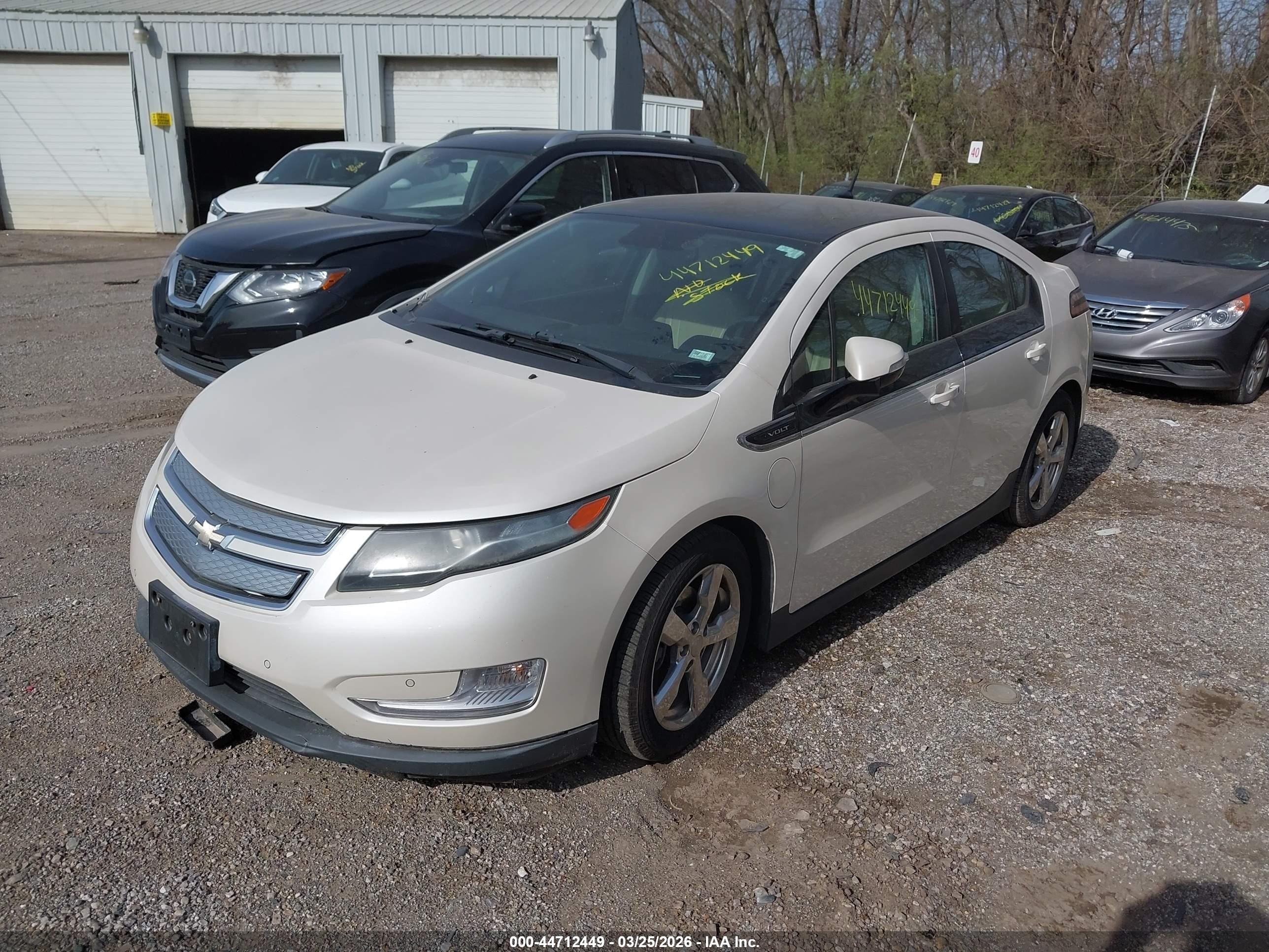 2011 Chevrolet Volt   White vin: 1G1RD6E43BU102682