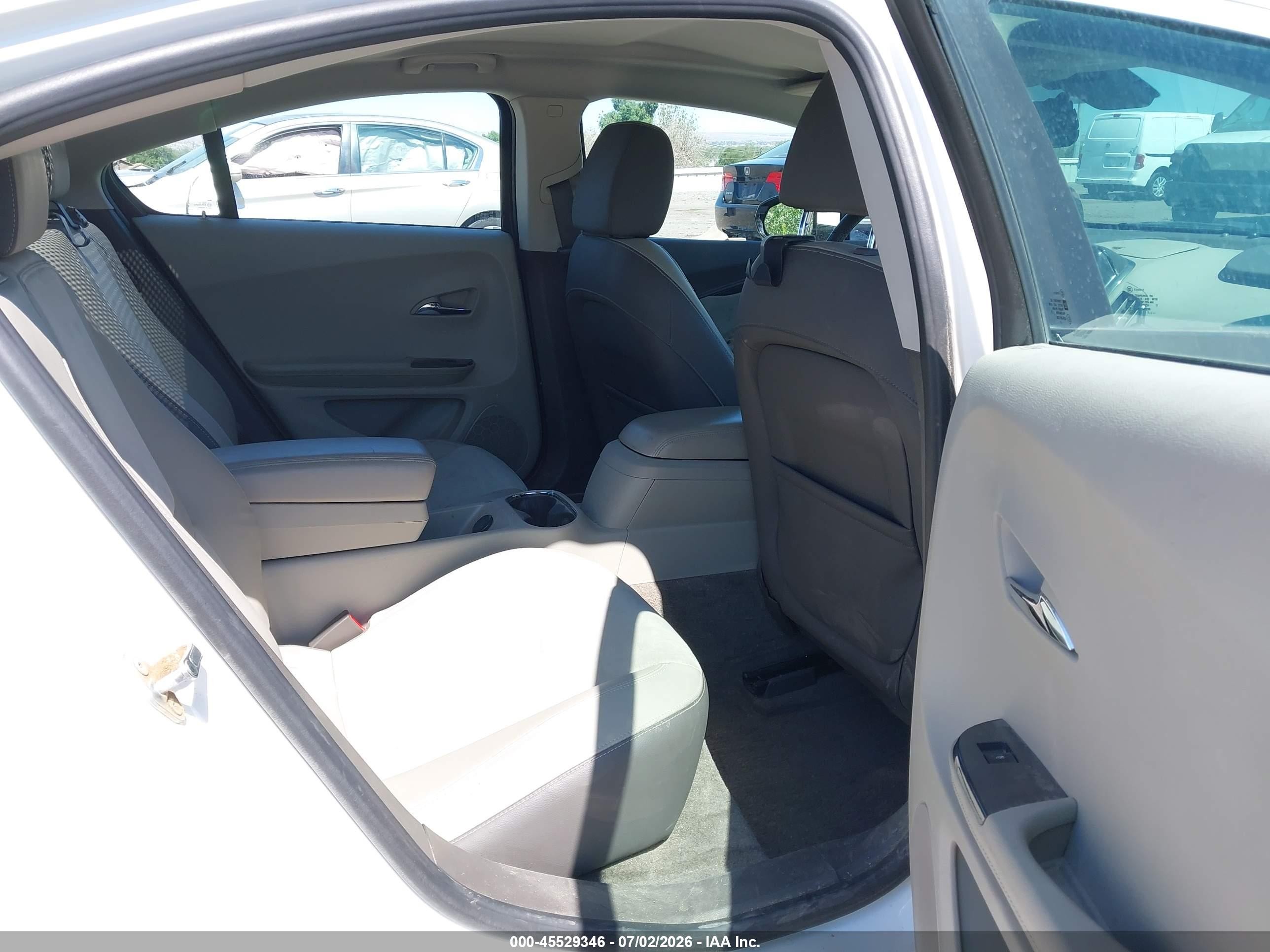 2014 Chevrolet Volt   White vin: 1G1RD6E43EU131622