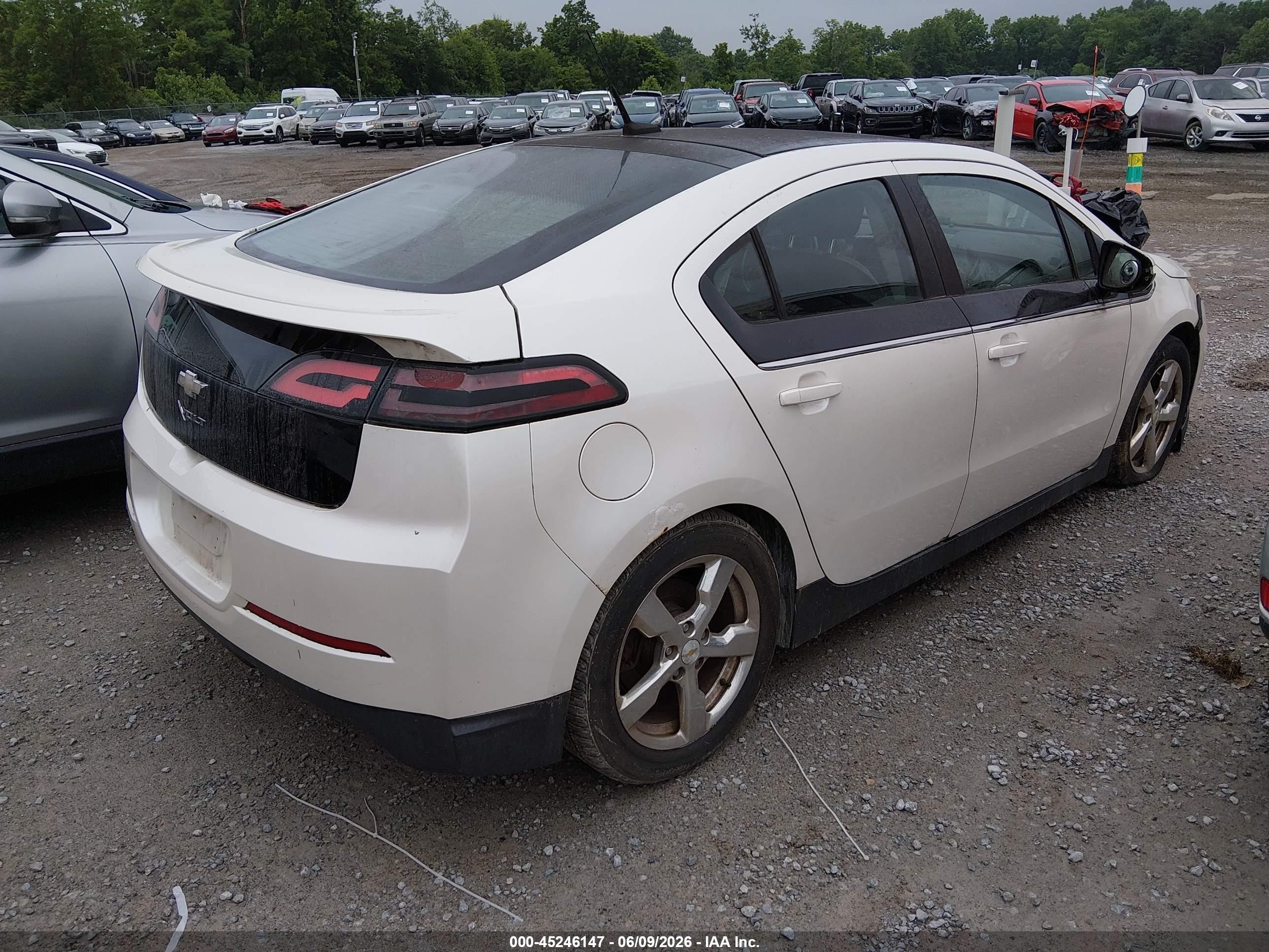 2011 Chevrolet Volt   White vin: 1G1RD6E45BU102649