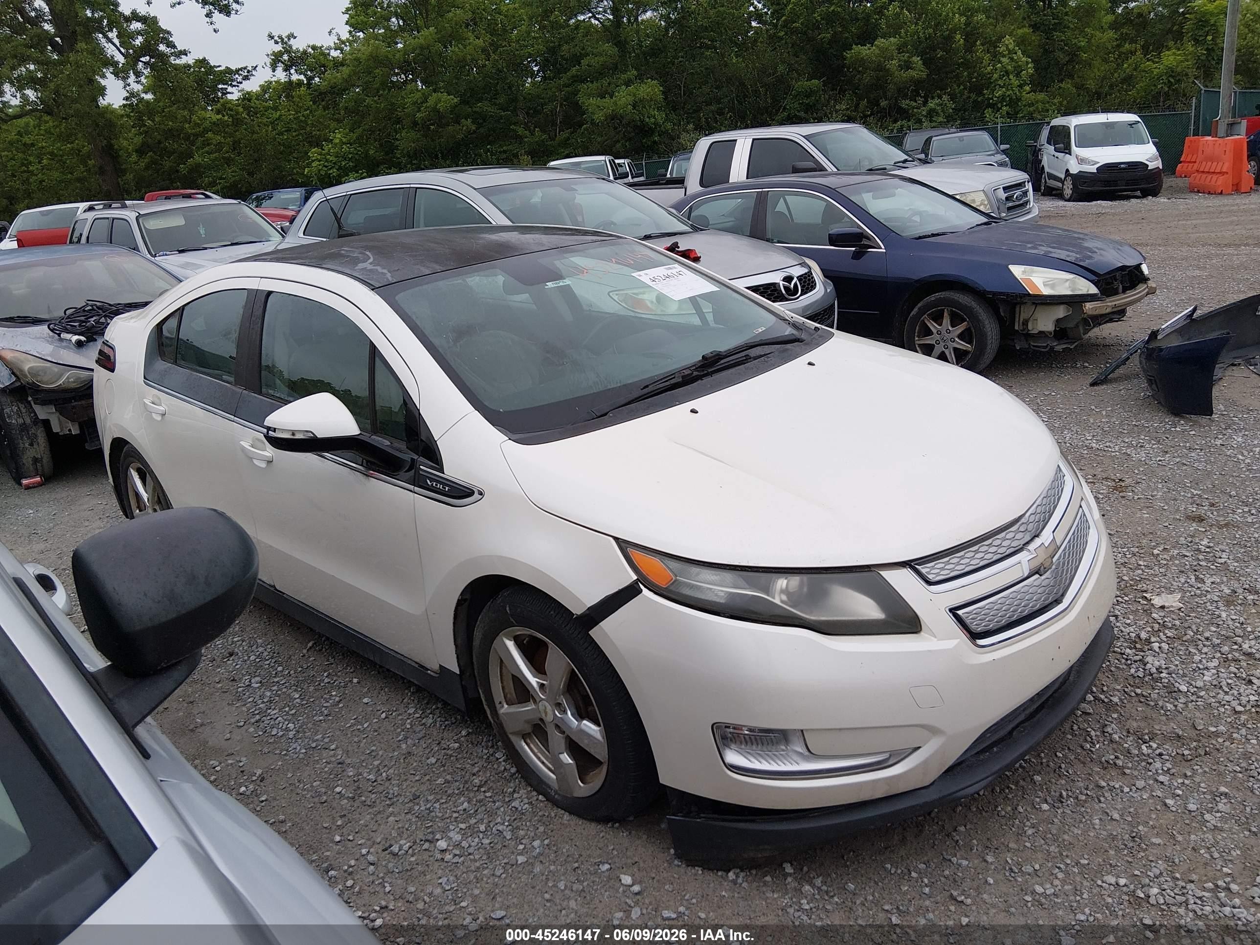 2011 Chevrolet Volt   White vin: 1G1RD6E45BU102649