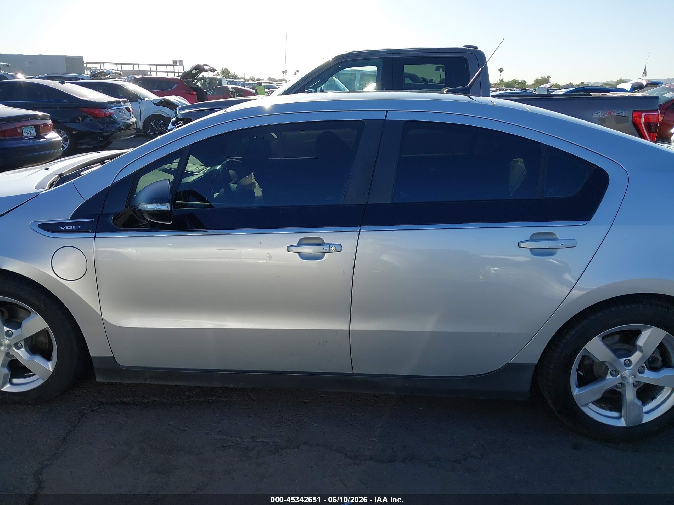 2012 Chevrolet Volt   Silver vin: 1G1RD6E45CU104466
