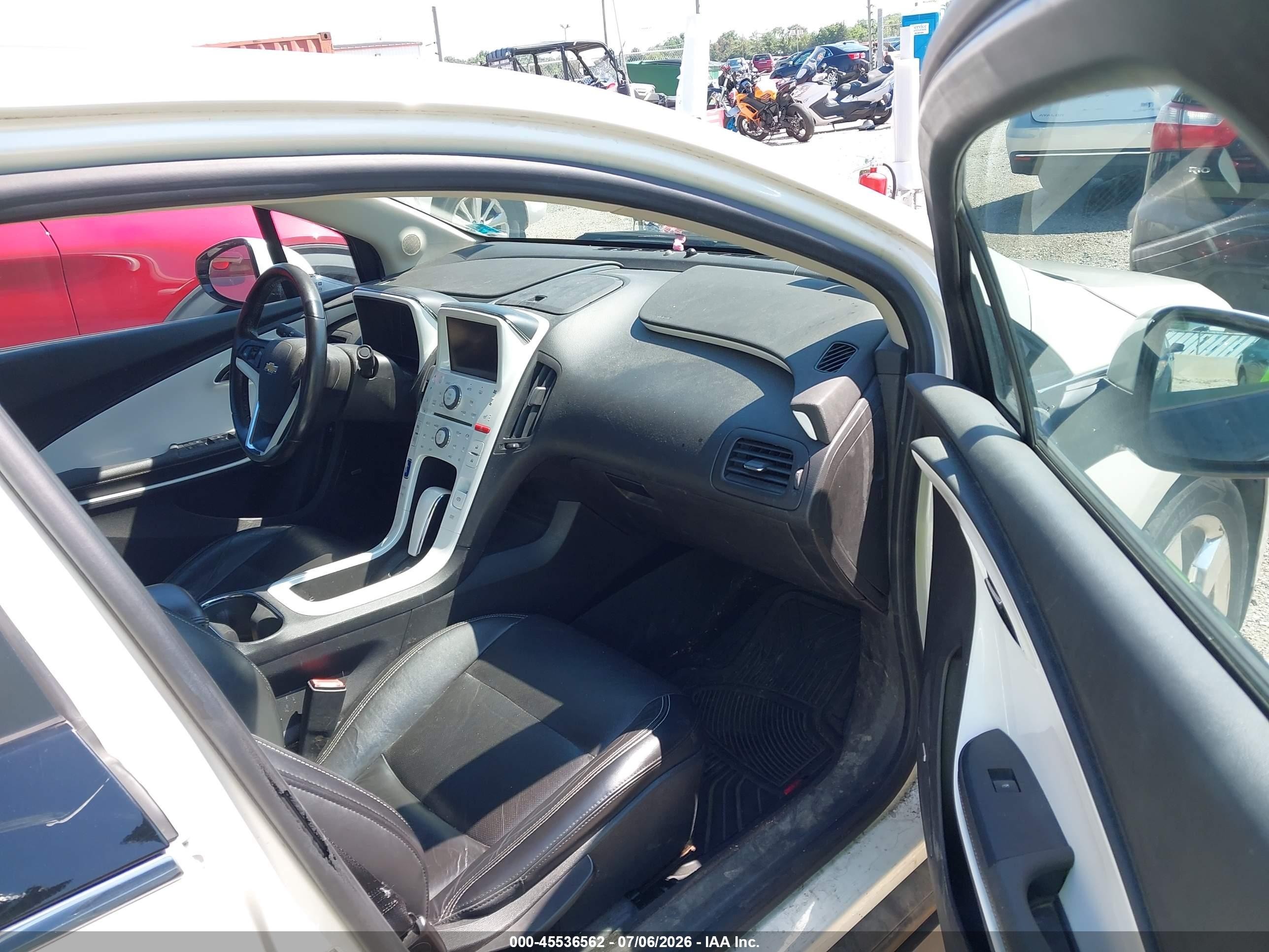 2012 Chevrolet Volt   White vin: 1G1RD6E45CU108730