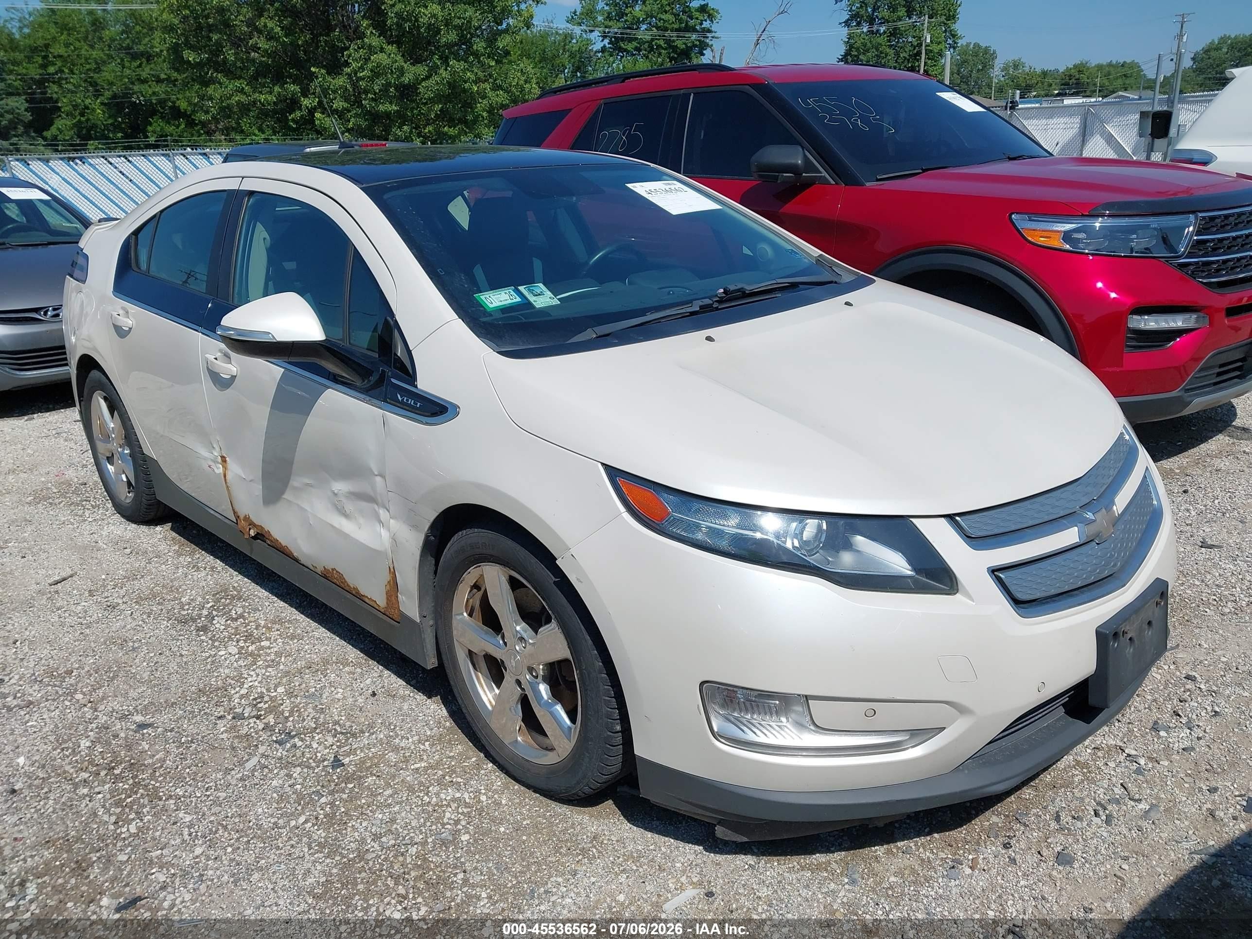 2012 Chevrolet Volt   White vin: 1G1RD6E45CU108730