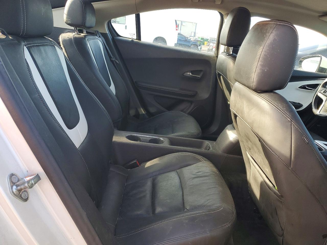 2012 Chev Volt White vin: 1G1RD6E46CU100779
