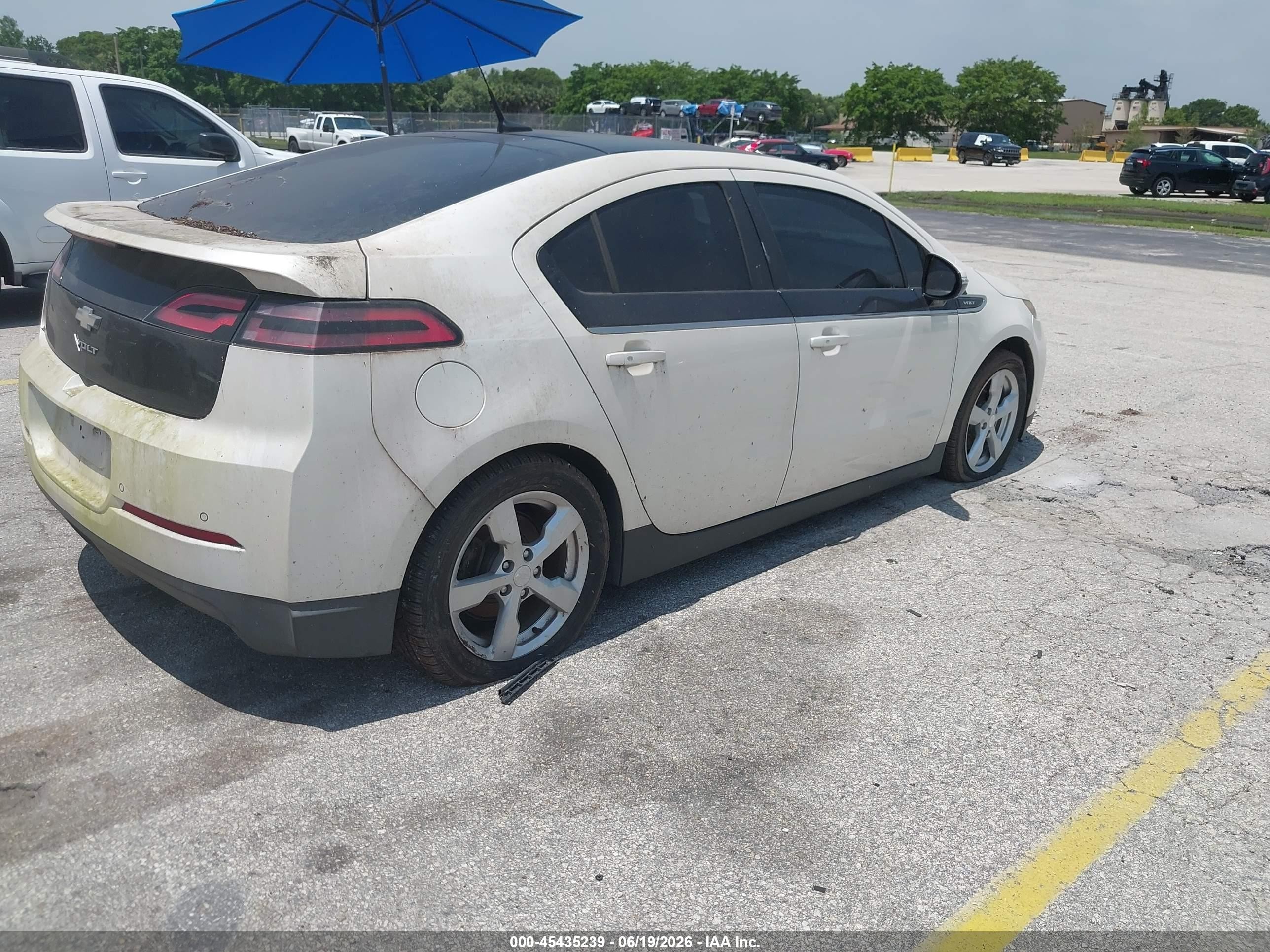 2012 Chevrolet Volt   White vin: 1G1RD6E46CU109563