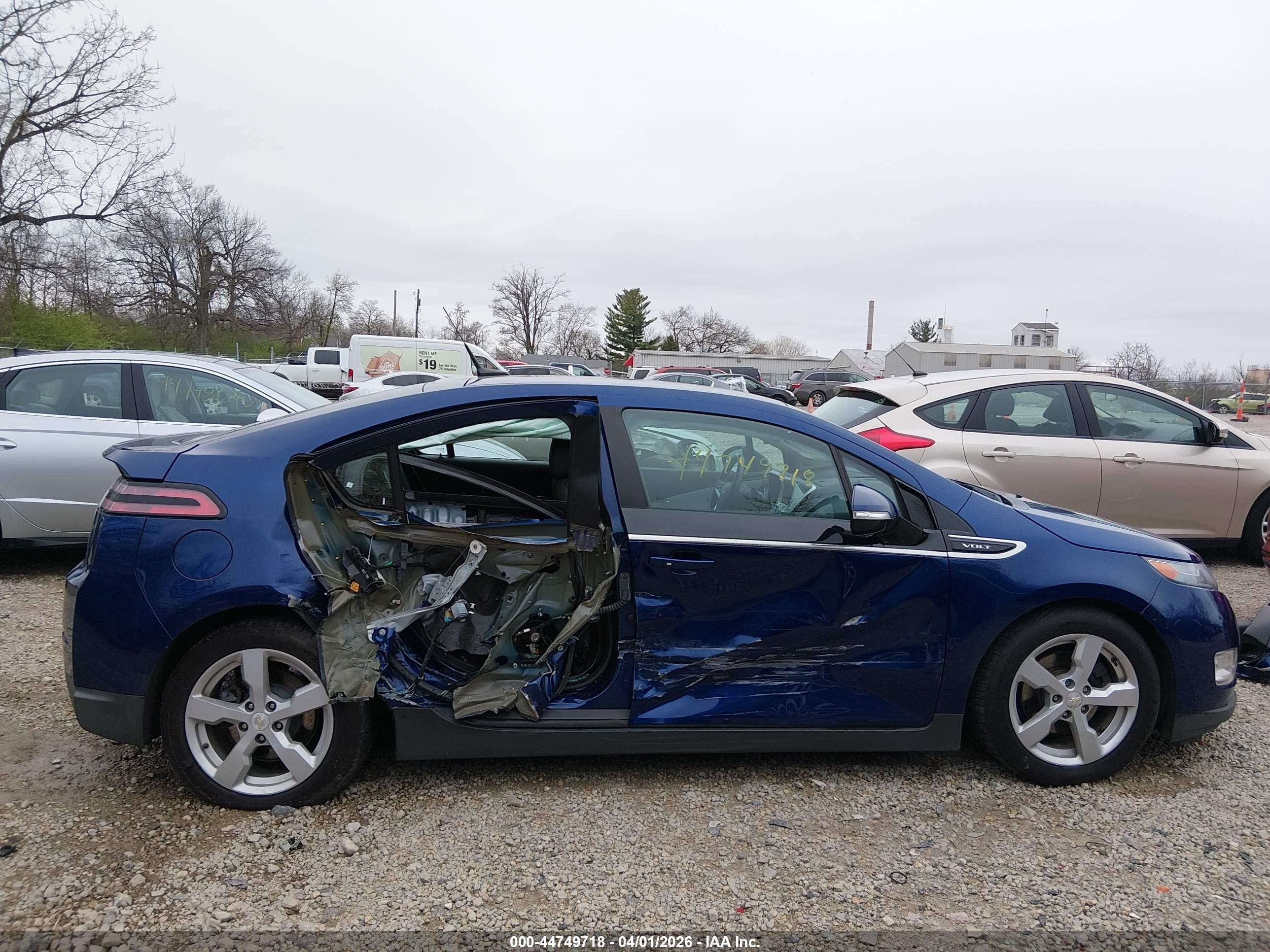 2013 Chevrolet Volt   Blue vin: 1G1RD6E46DU109533