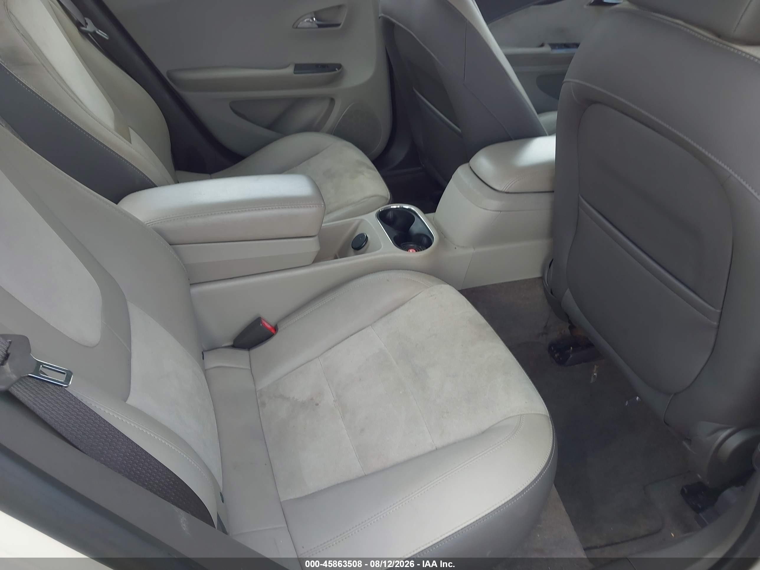 2014 Chevrolet Volt   White vin: 1G1RD6E48EU151381
