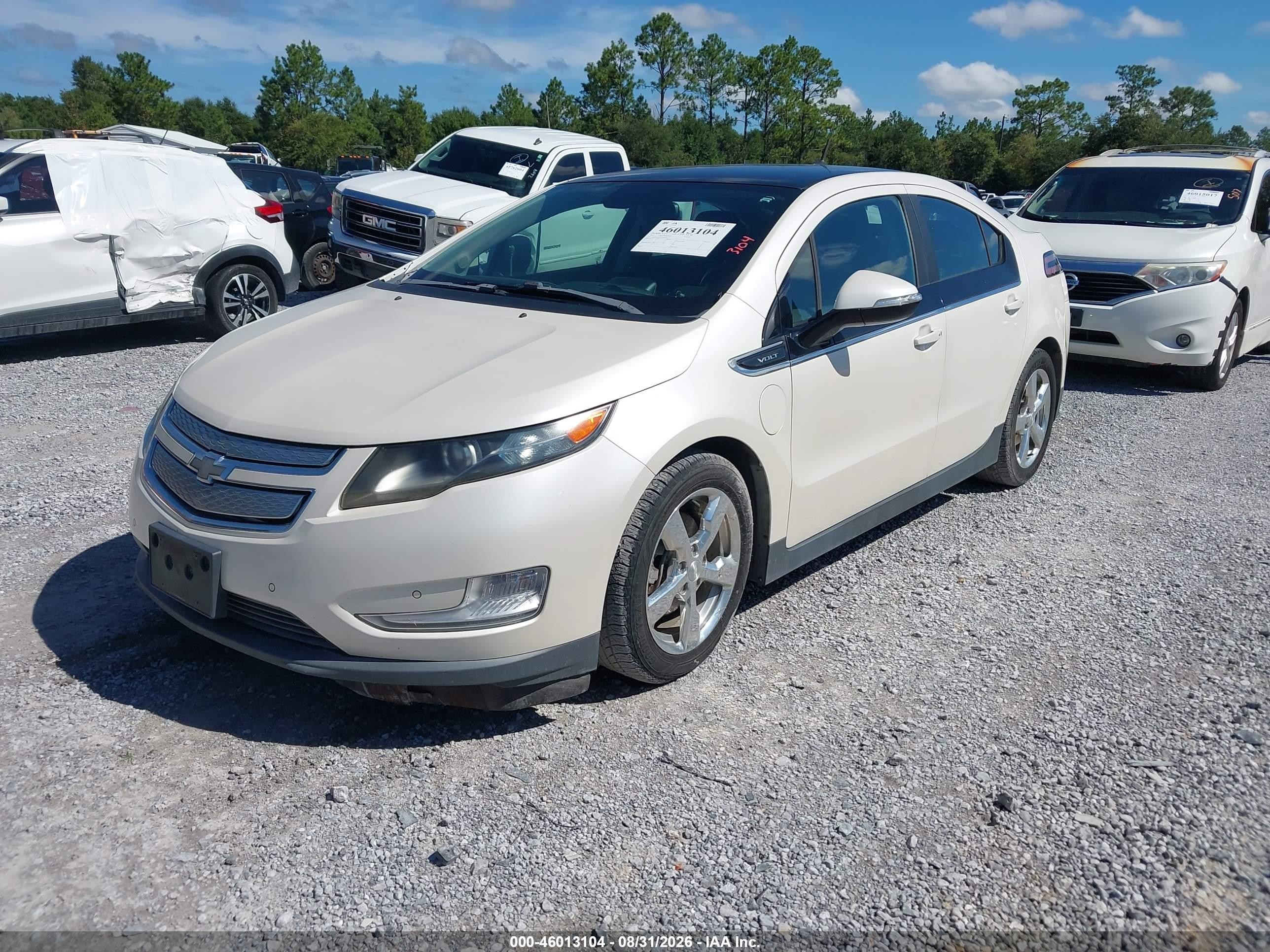 2012 Chevrolet Volt   White vin: 1G1RD6E49CU103384