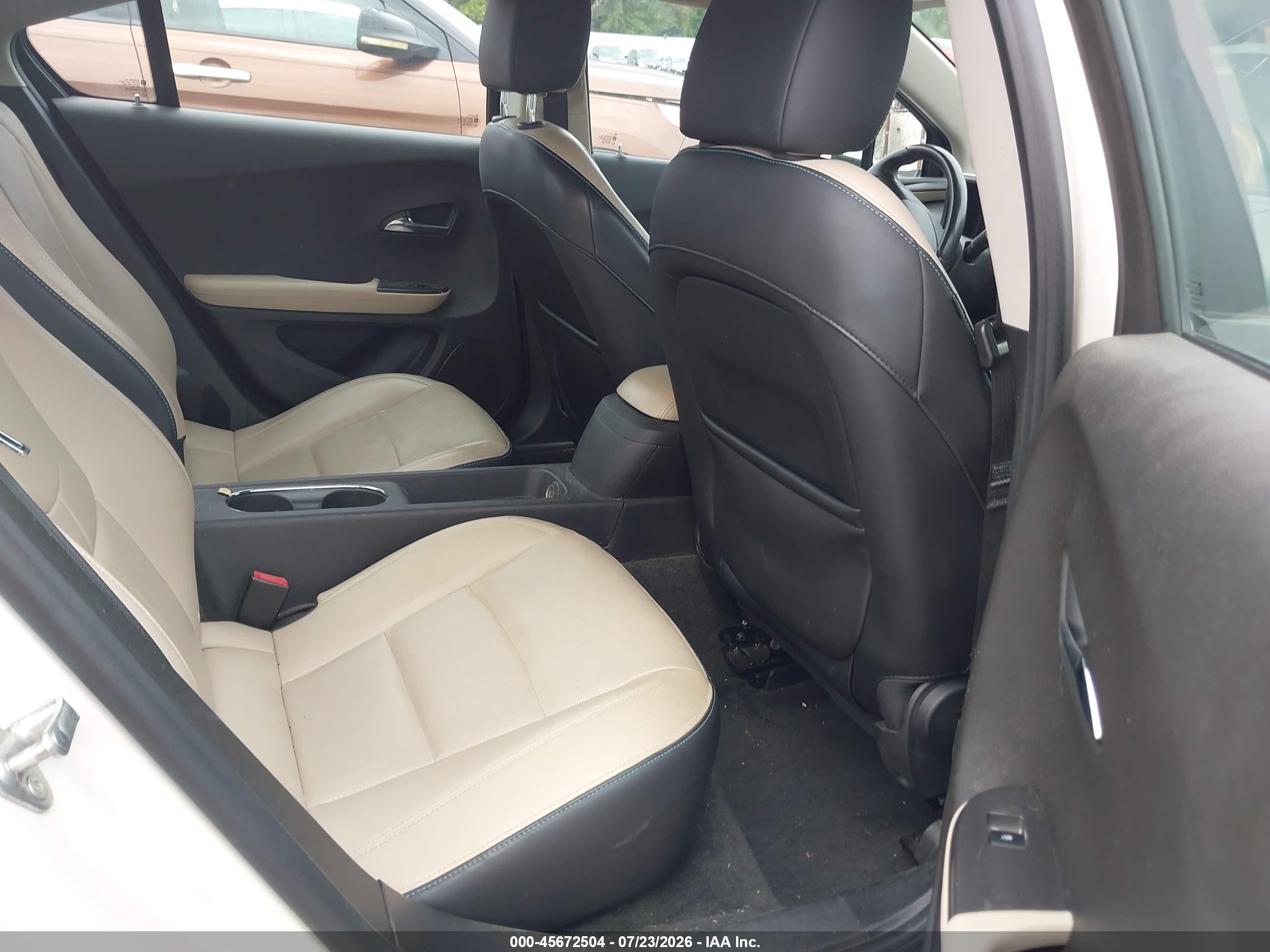 2012 Chevrolet Volt   White vin: 1G1RD6E49CU108066