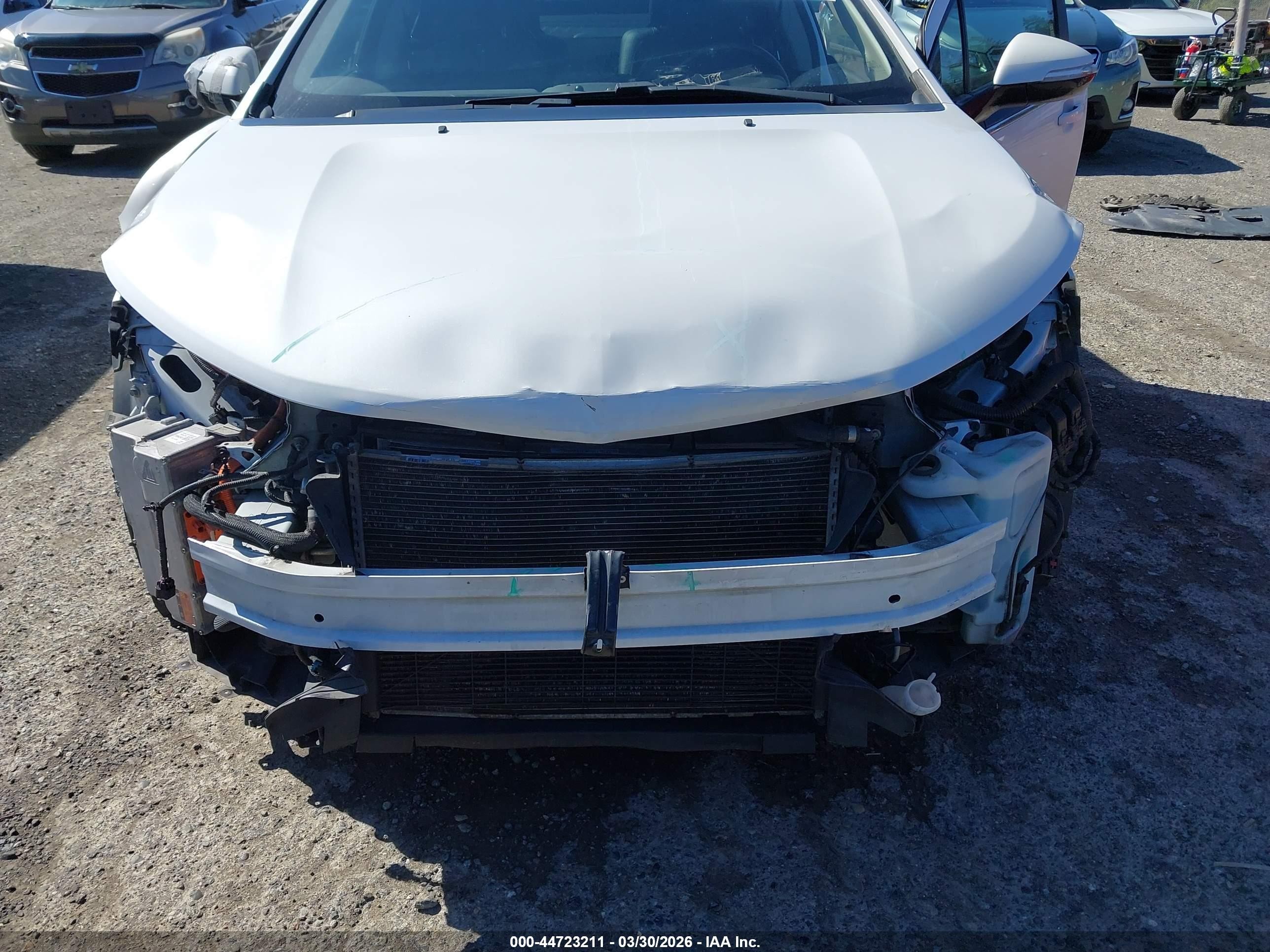 2015 Chevrolet Volt   White vin: 1G1RD6E49FU117208
