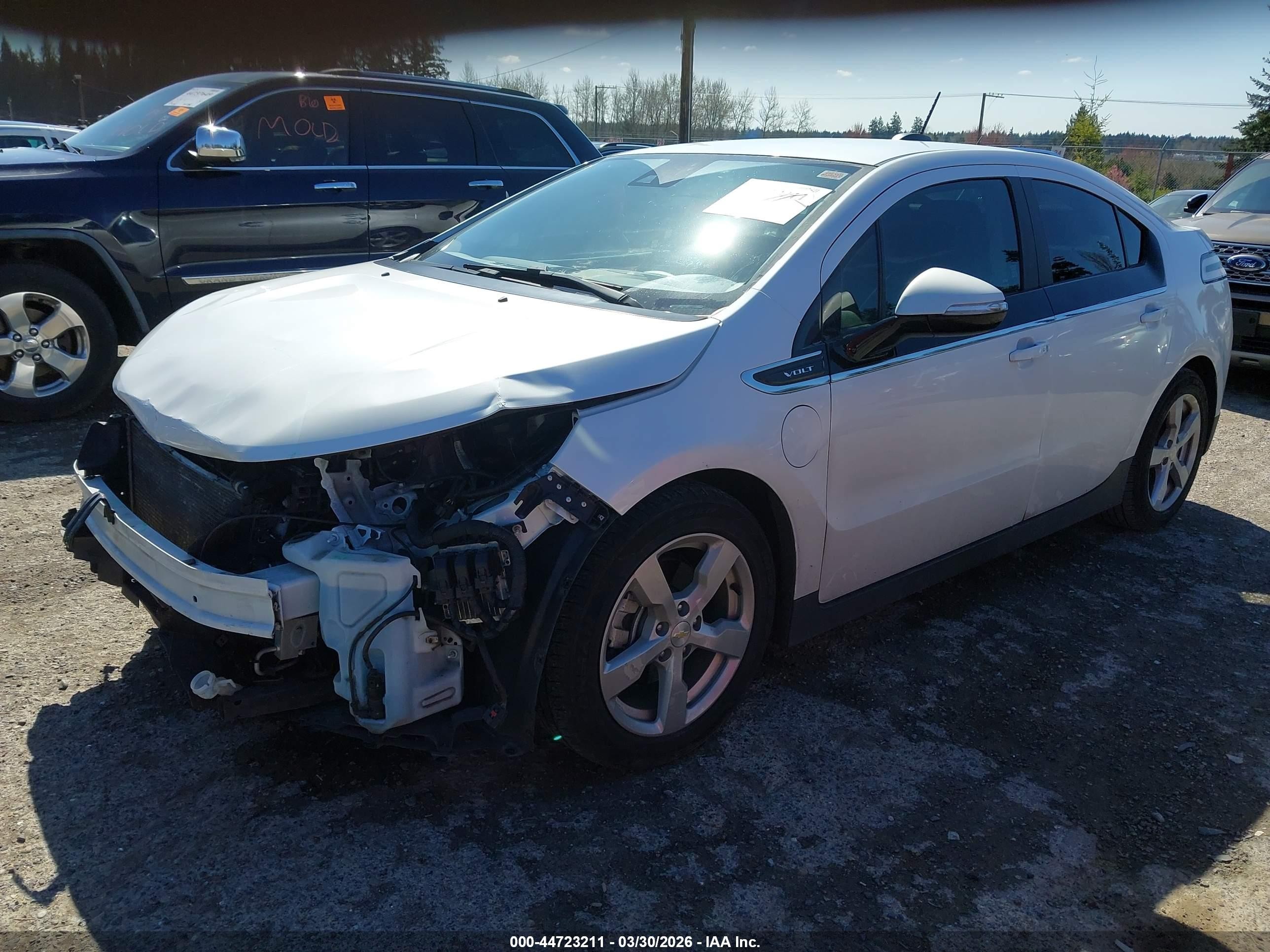 2015 Chevrolet Volt   White vin: 1G1RD6E49FU117208