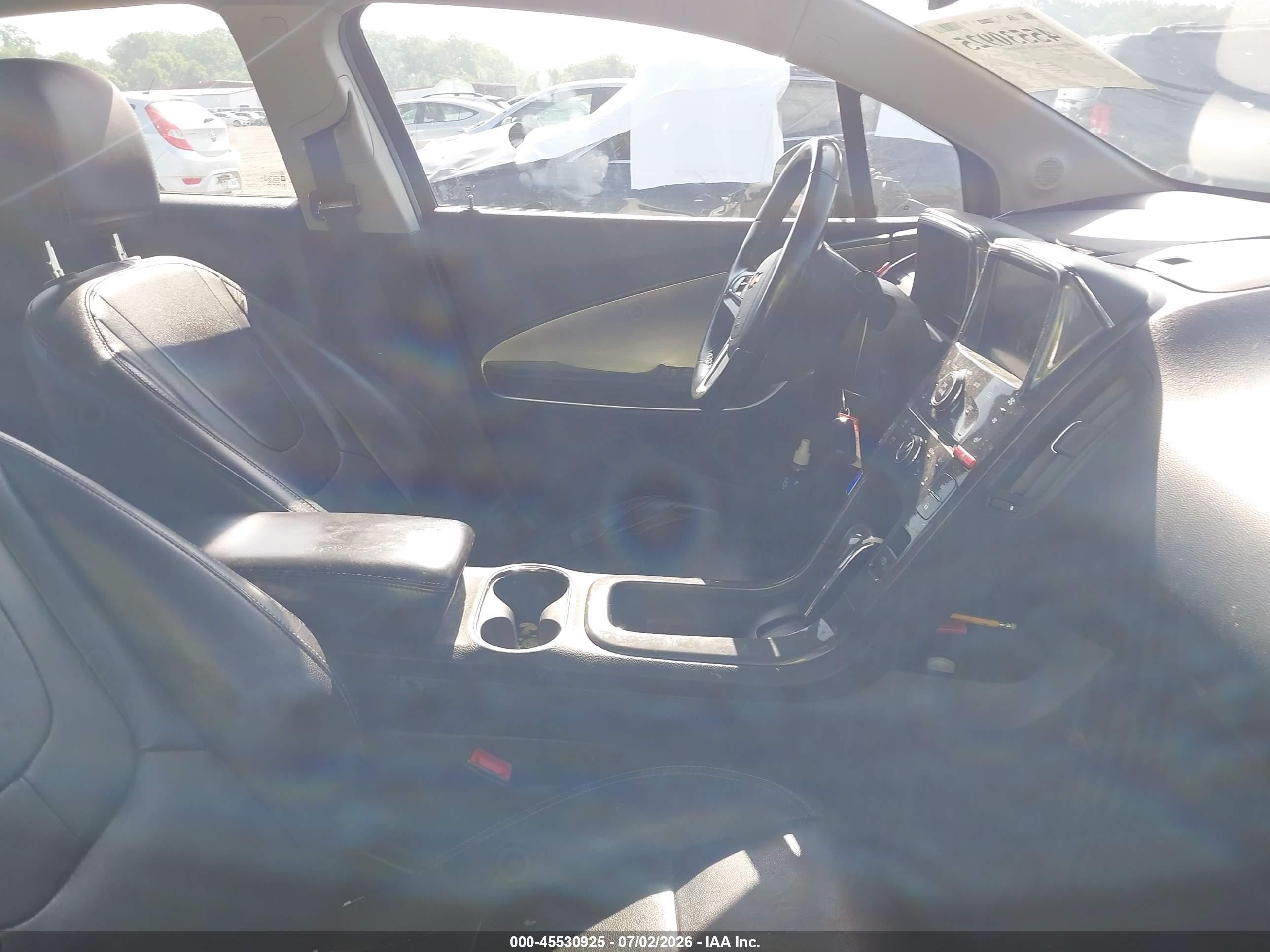 2015 Chevrolet Volt   White vin: 1G1RD6E4XFU140285