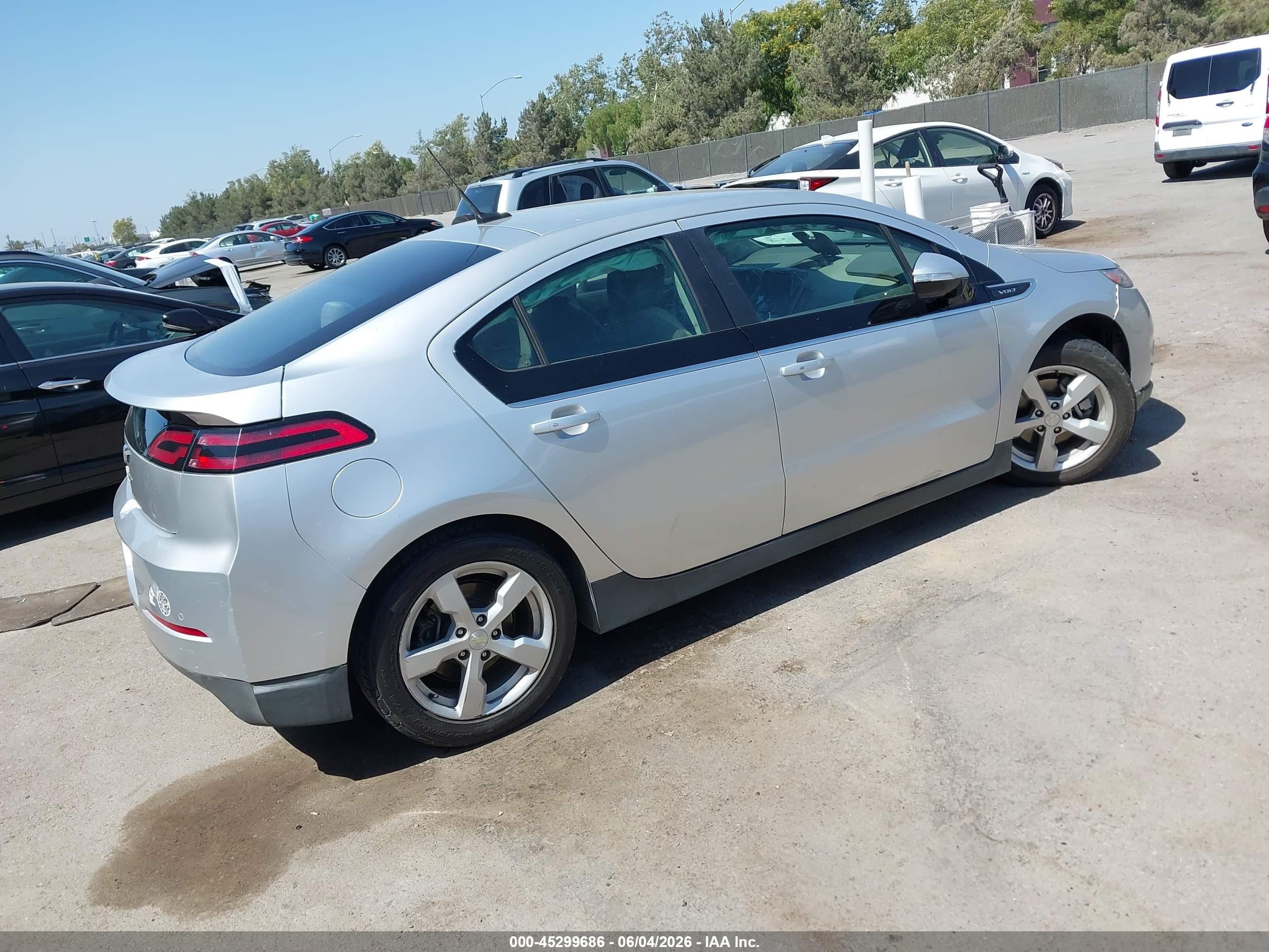 2013 Chevrolet Volt   Silver vin: 1G1RE6E43DU148075