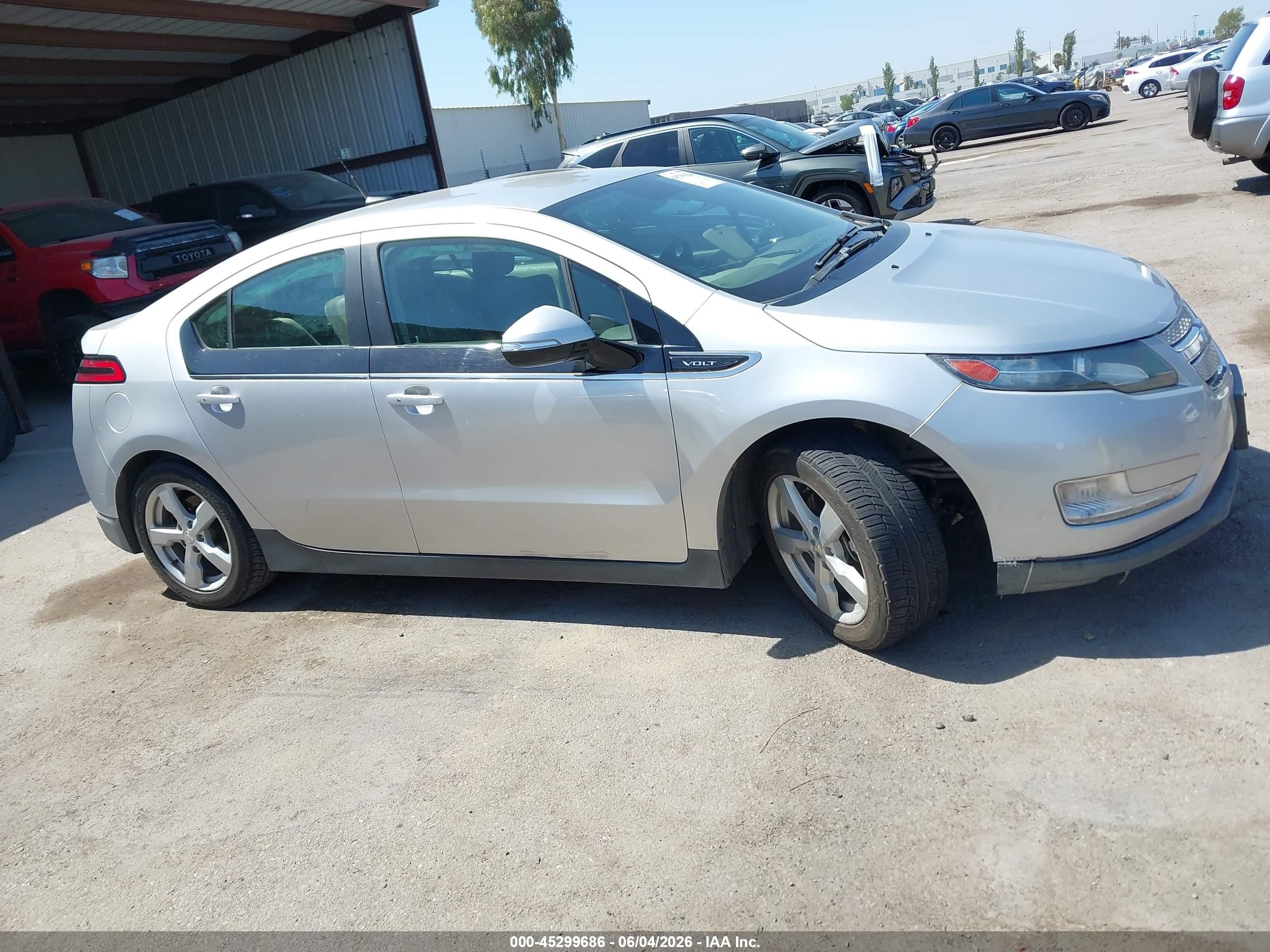 2013 Chevrolet Volt   Silver vin: 1G1RE6E43DU148075