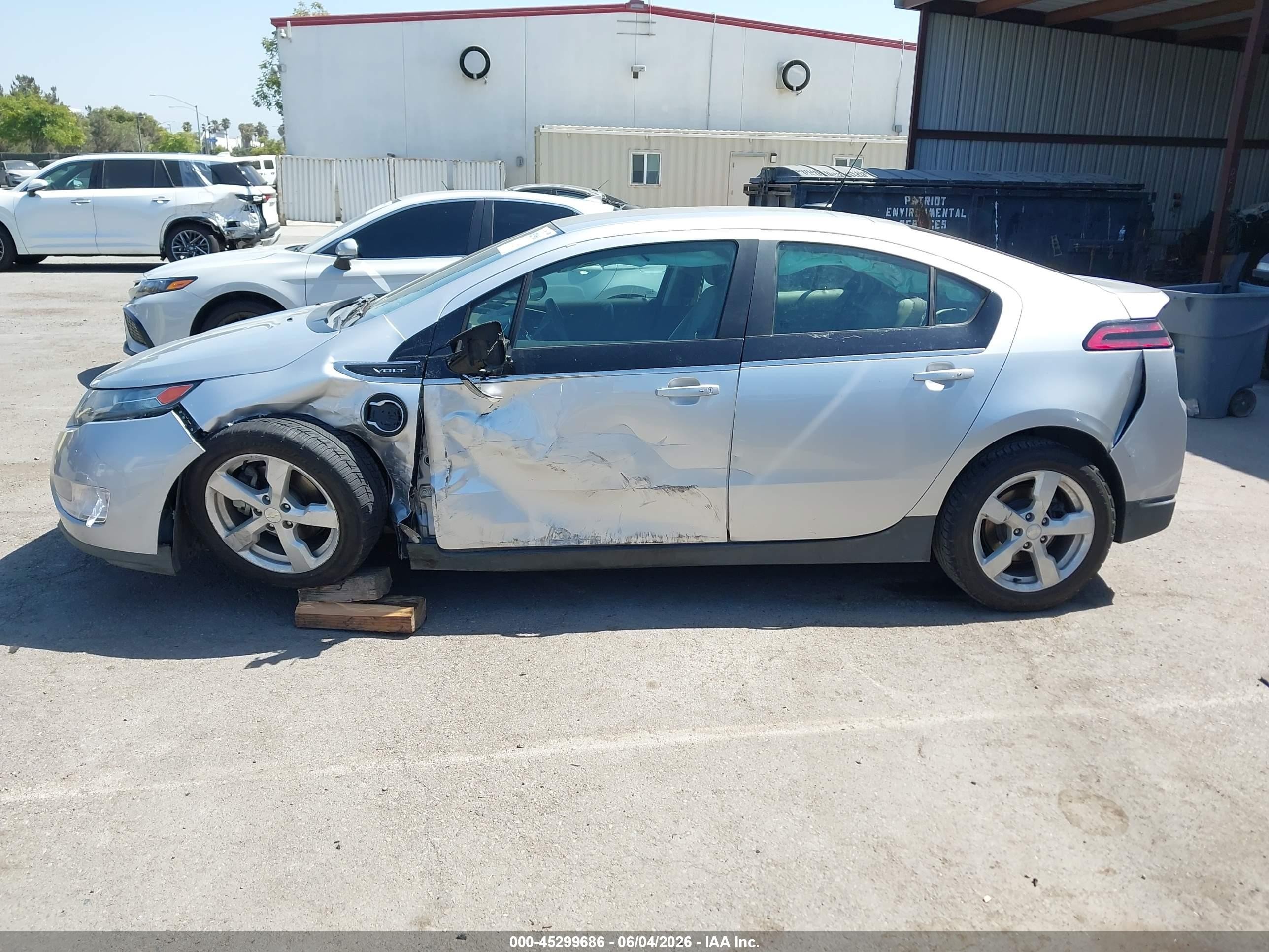2013 Chevrolet Volt   Silver vin: 1G1RE6E43DU148075