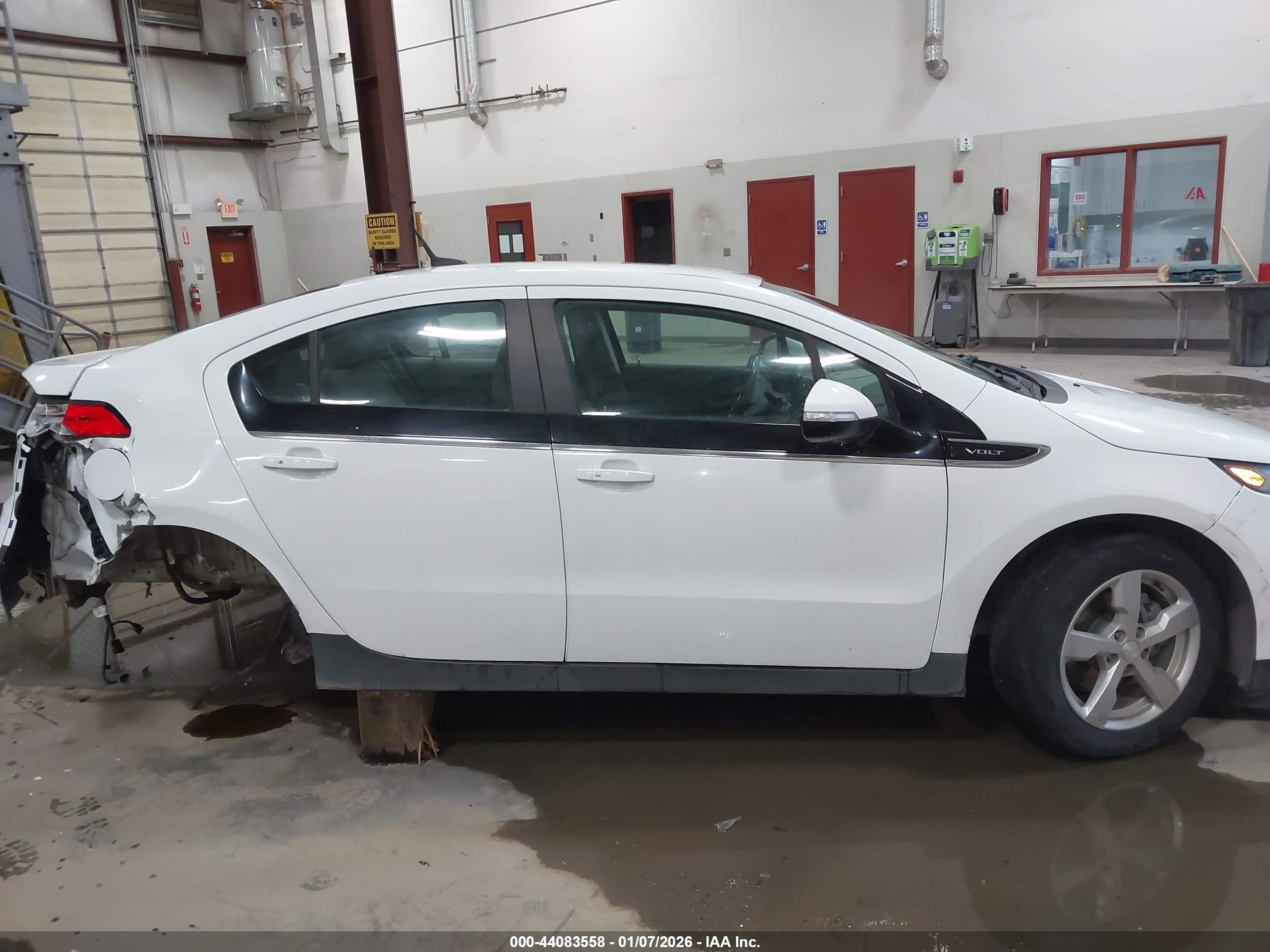2013 Chevrolet Volt   White vin: 1G1RE6E45DU105471