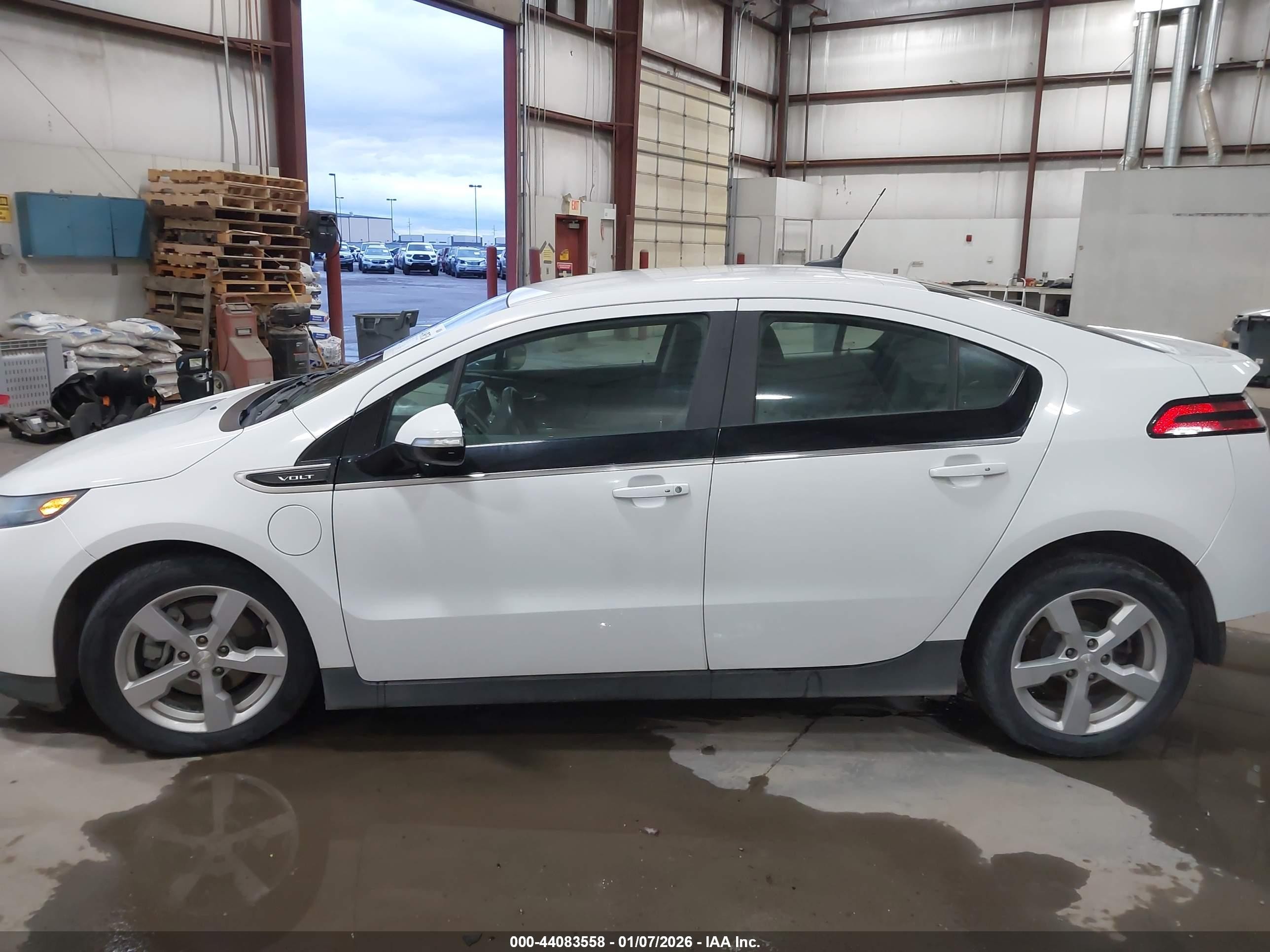 2013 Chevrolet Volt   White vin: 1G1RE6E45DU105471