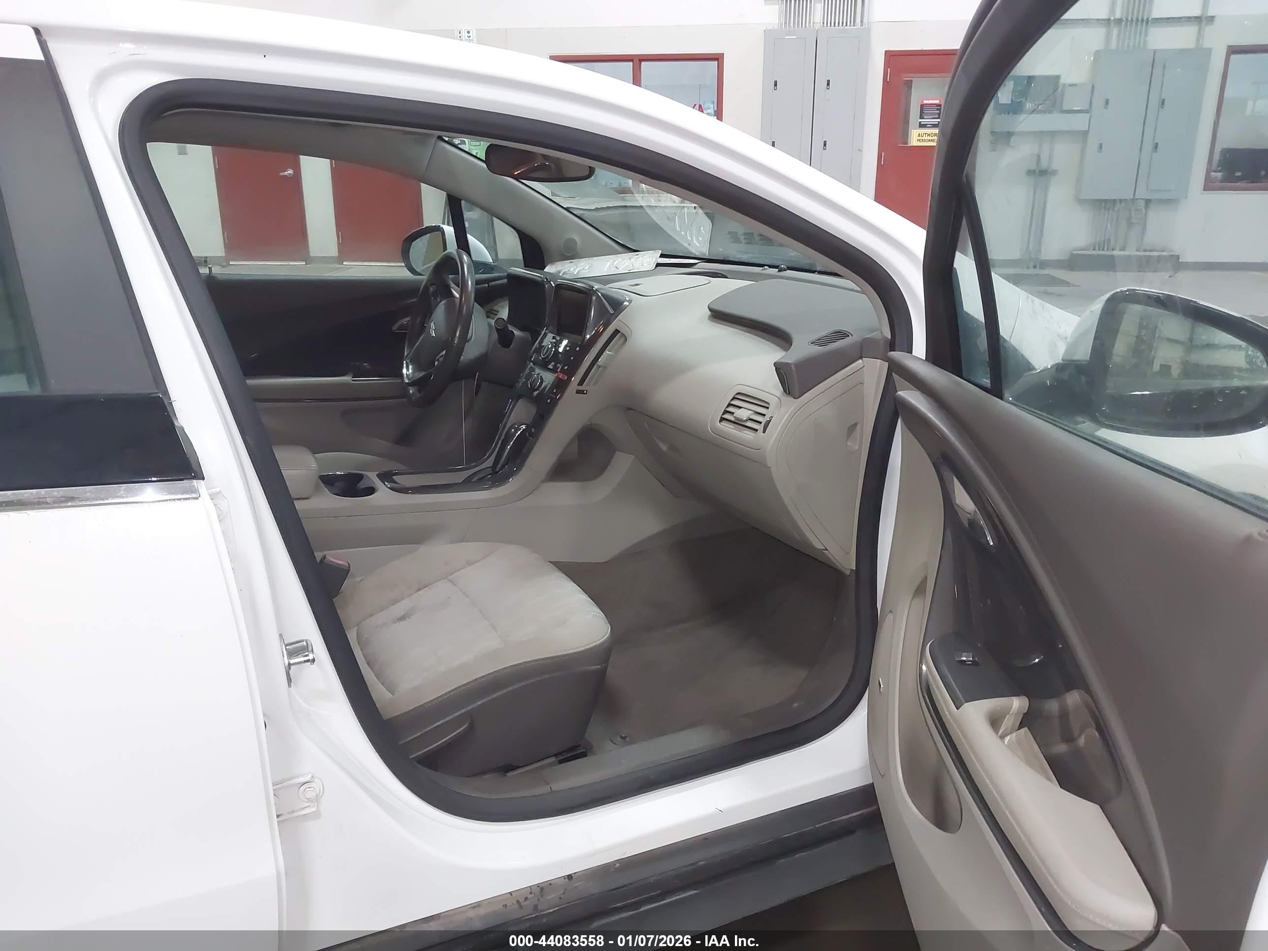 2013 Chevrolet Volt   White vin: 1G1RE6E45DU105471