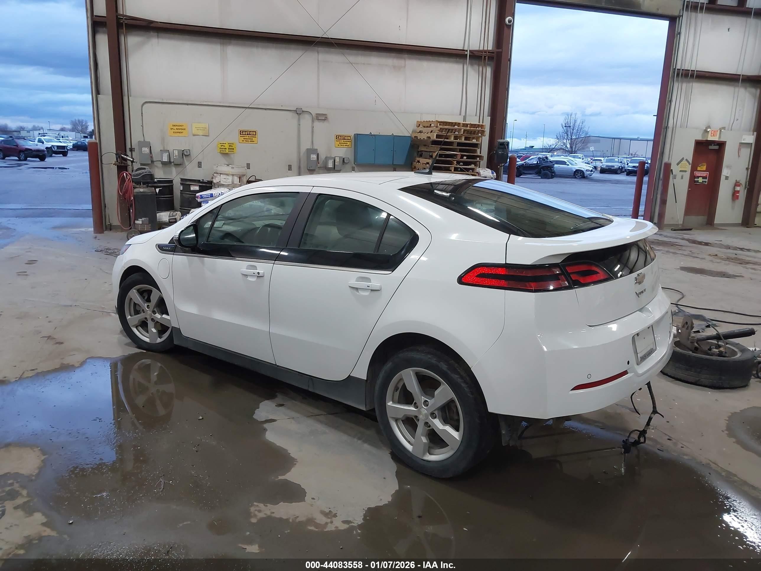 2013 Chevrolet Volt   White vin: 1G1RE6E45DU105471