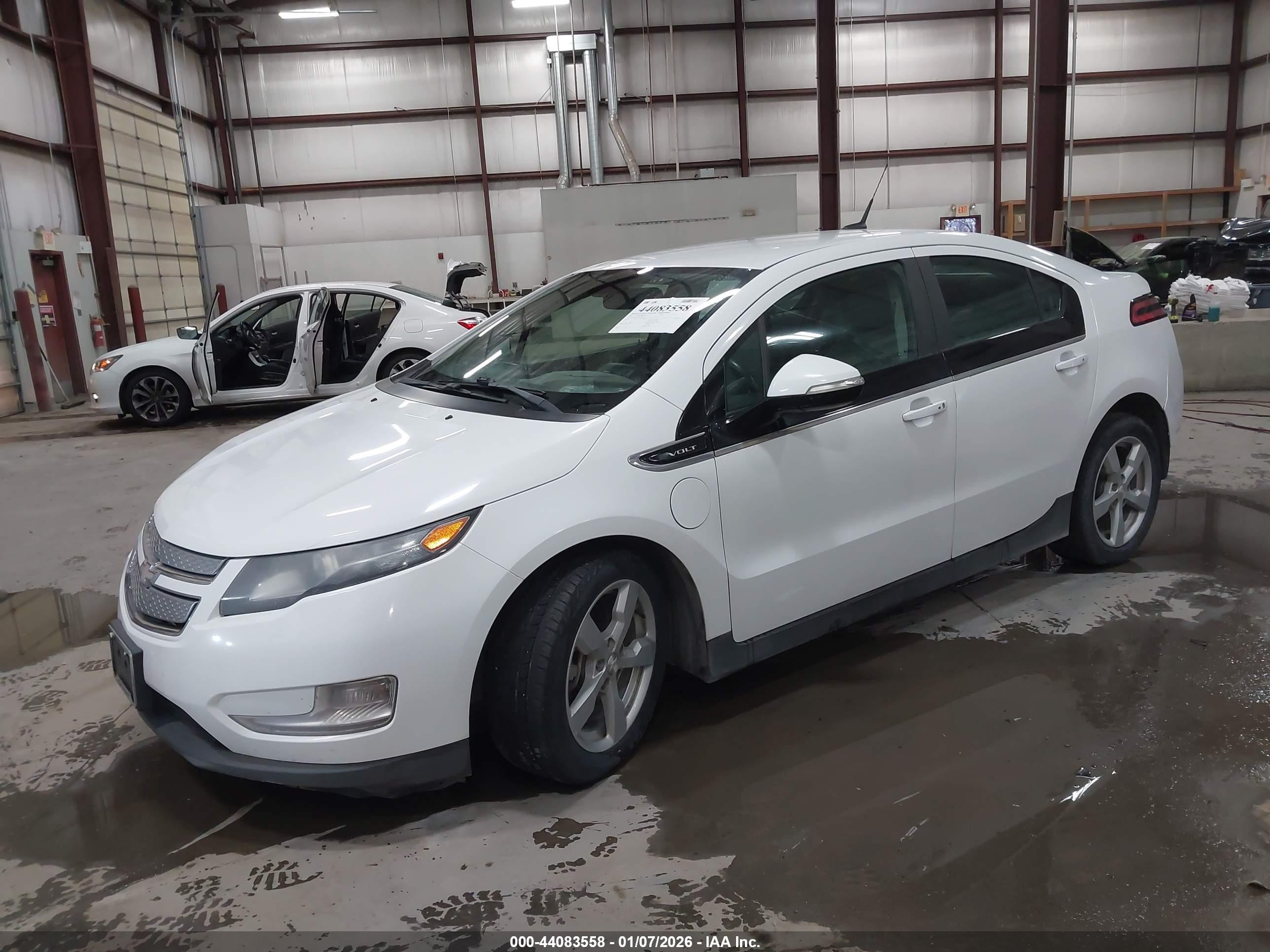 2013 Chevrolet Volt   White vin: 1G1RE6E45DU105471