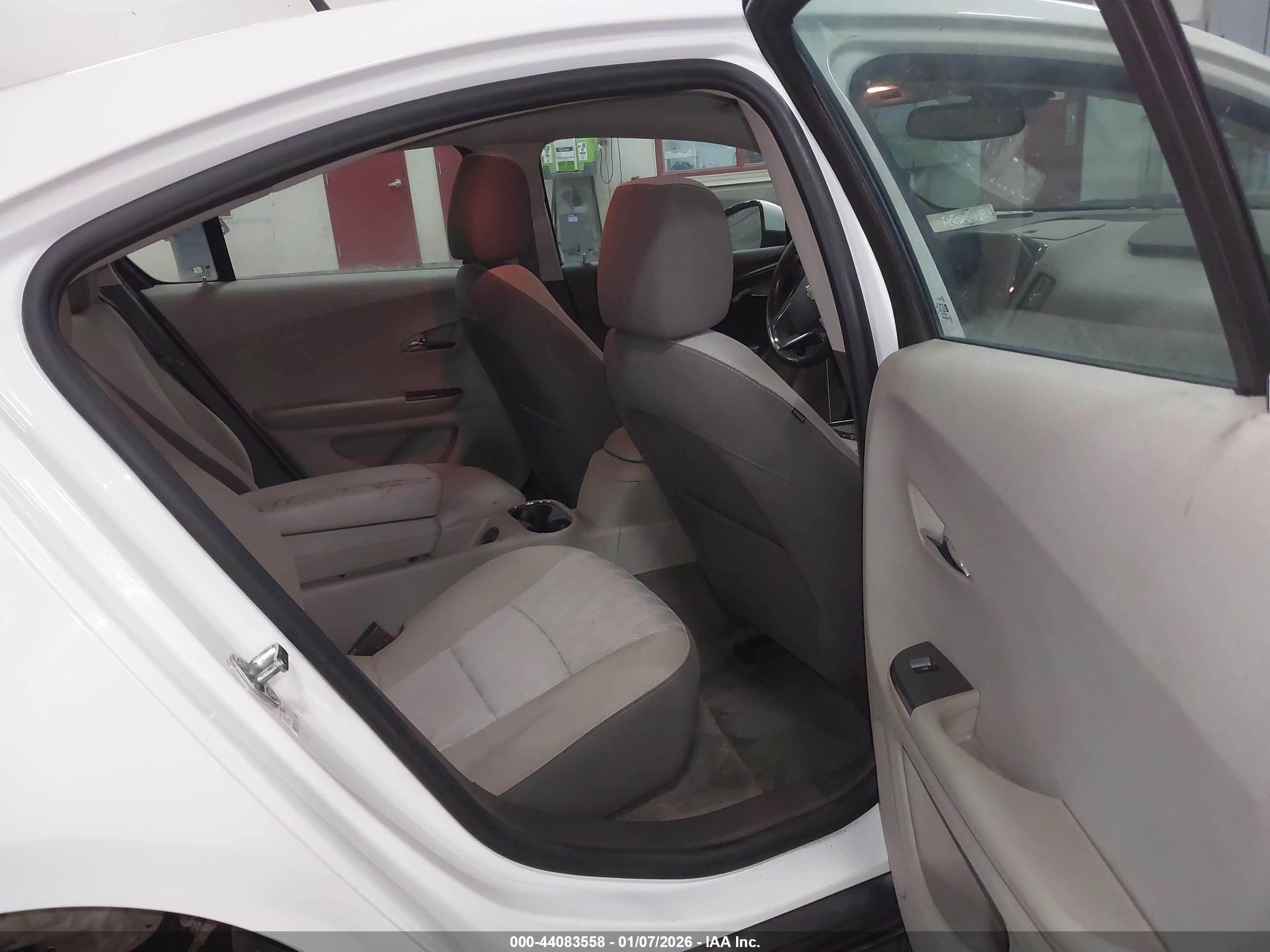2013 Chevrolet Volt   White vin: 1G1RE6E45DU105471