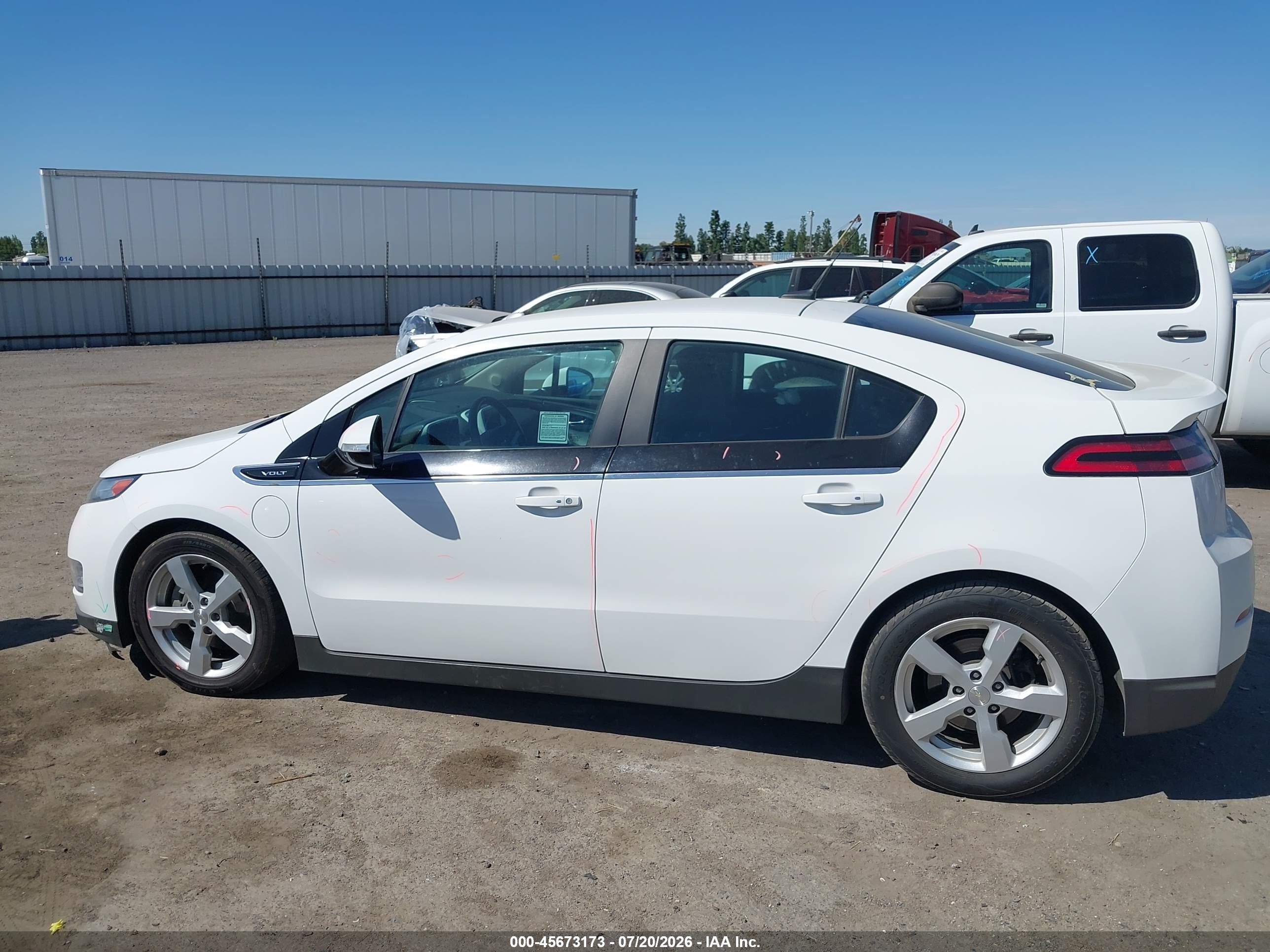 2013 Chevrolet Volt   White vin: 1G1RE6E46DU147163