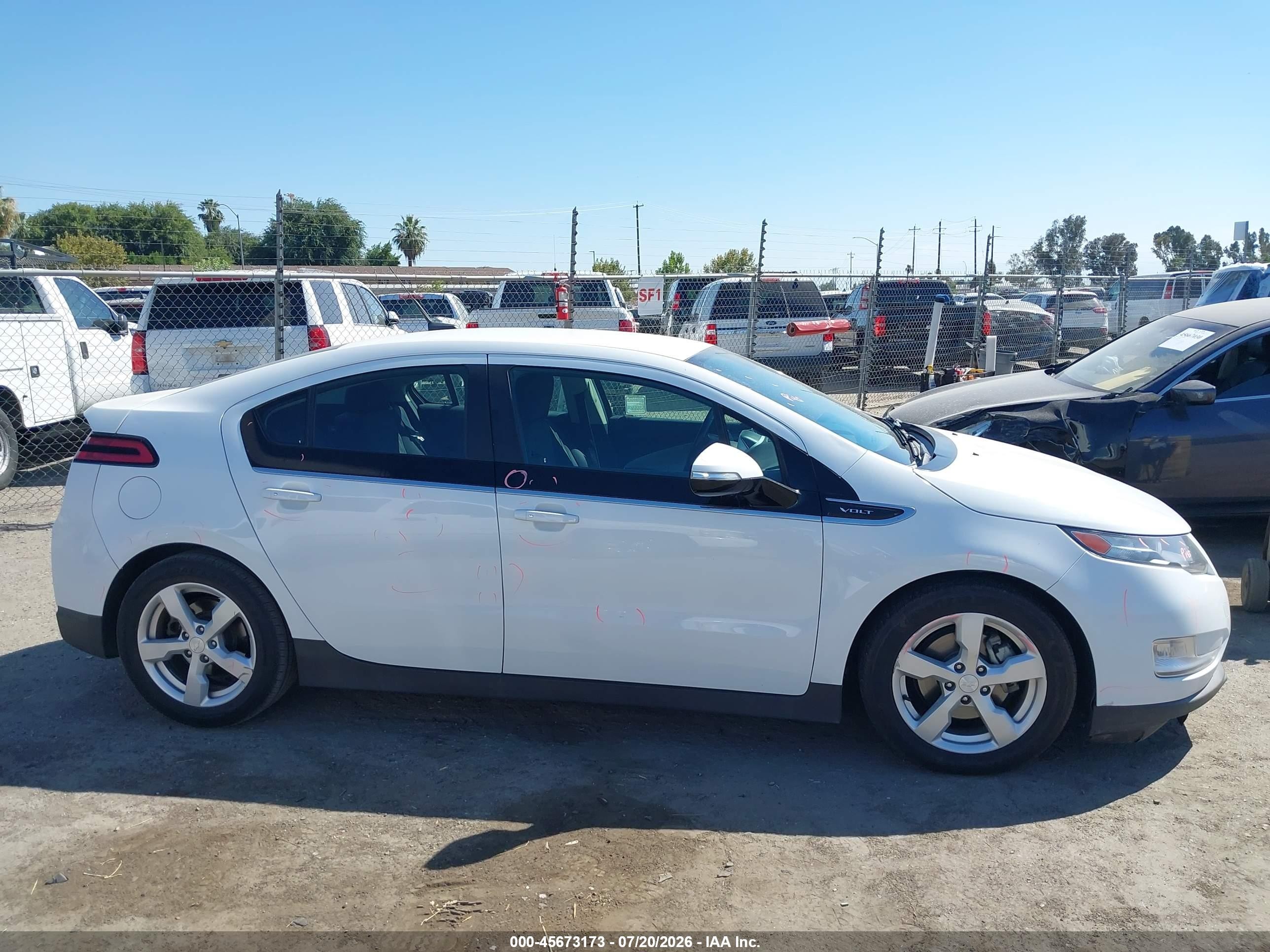 2013 Chevrolet Volt   White vin: 1G1RE6E46DU147163