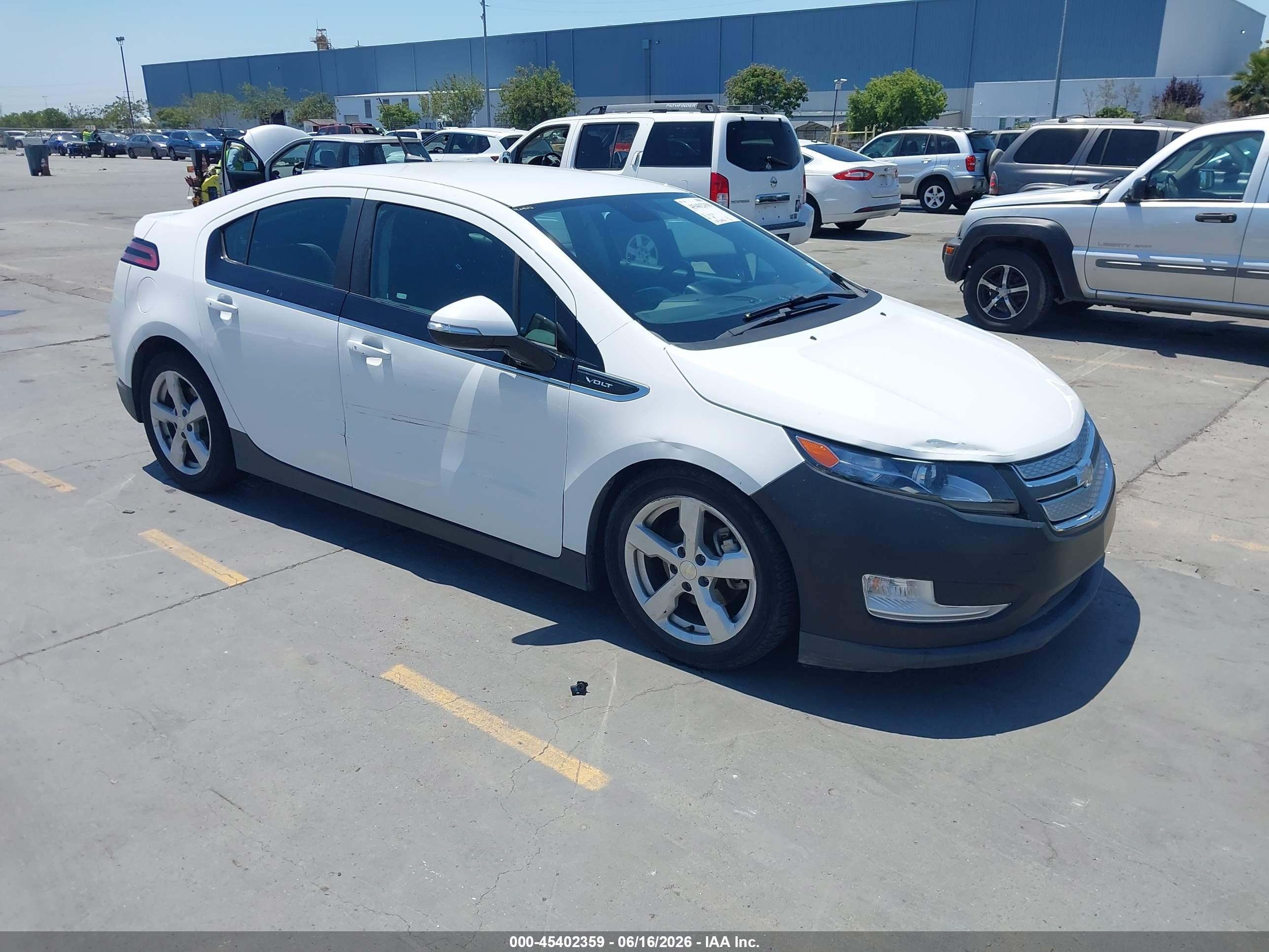 2014 Chevrolet Volt   White vin: 1G1RE6E46EU165695