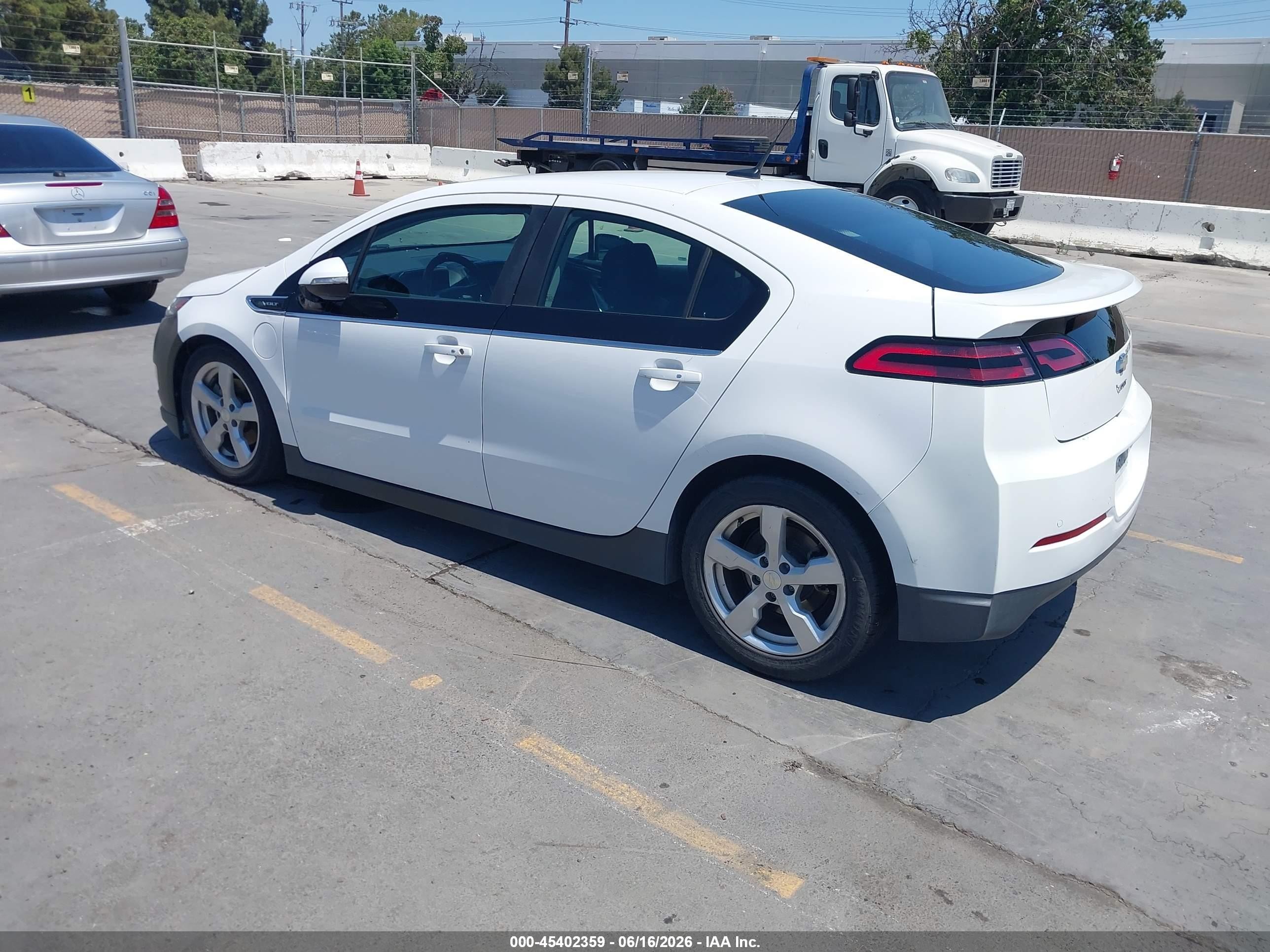 2014 Chevrolet Volt   White vin: 1G1RE6E46EU165695