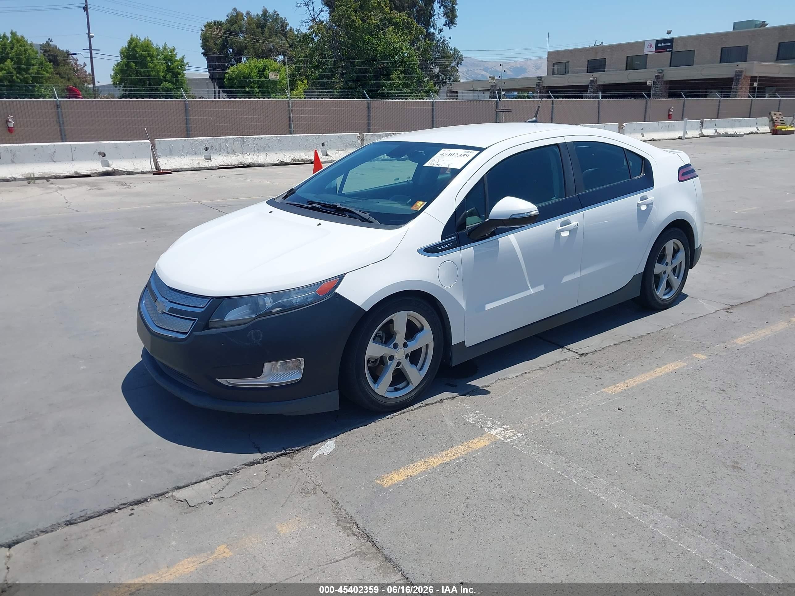 2014 Chevrolet Volt   White vin: 1G1RE6E46EU165695