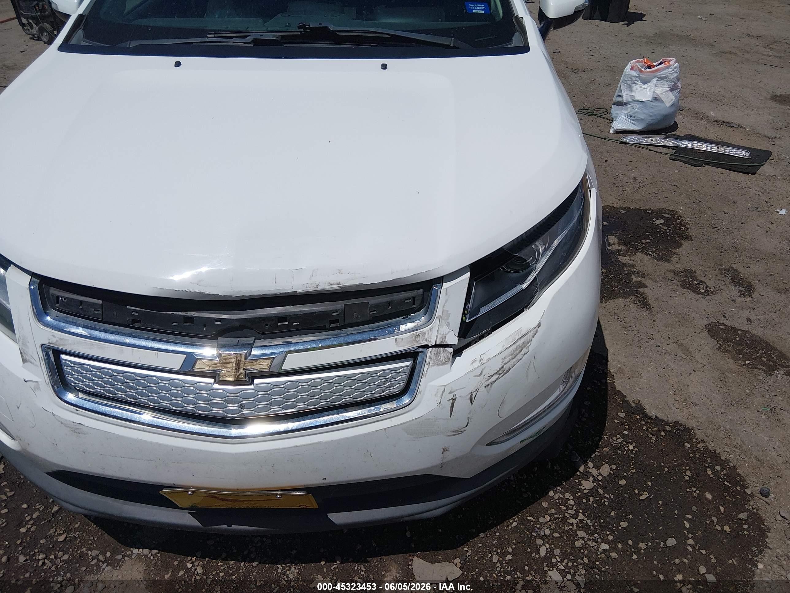 2014 Chevrolet Volt   White vin: 1G1RE6E48EU167397