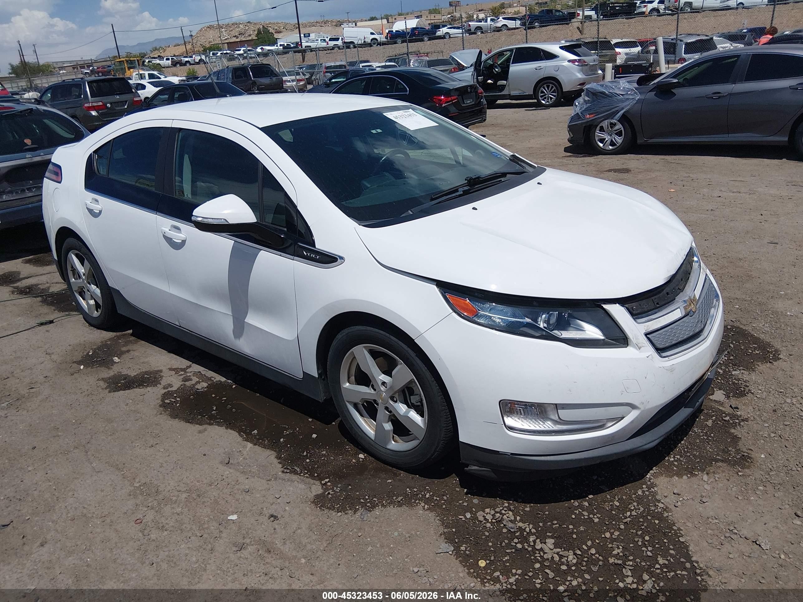 2014 Chevrolet Volt   White vin: 1G1RE6E48EU167397