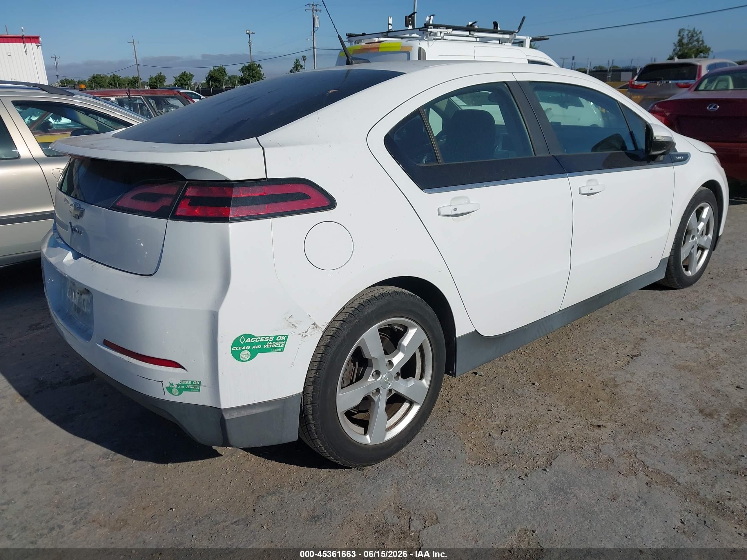 2013 Chevrolet Volt   White vin: 1G1RE6E49DU113010