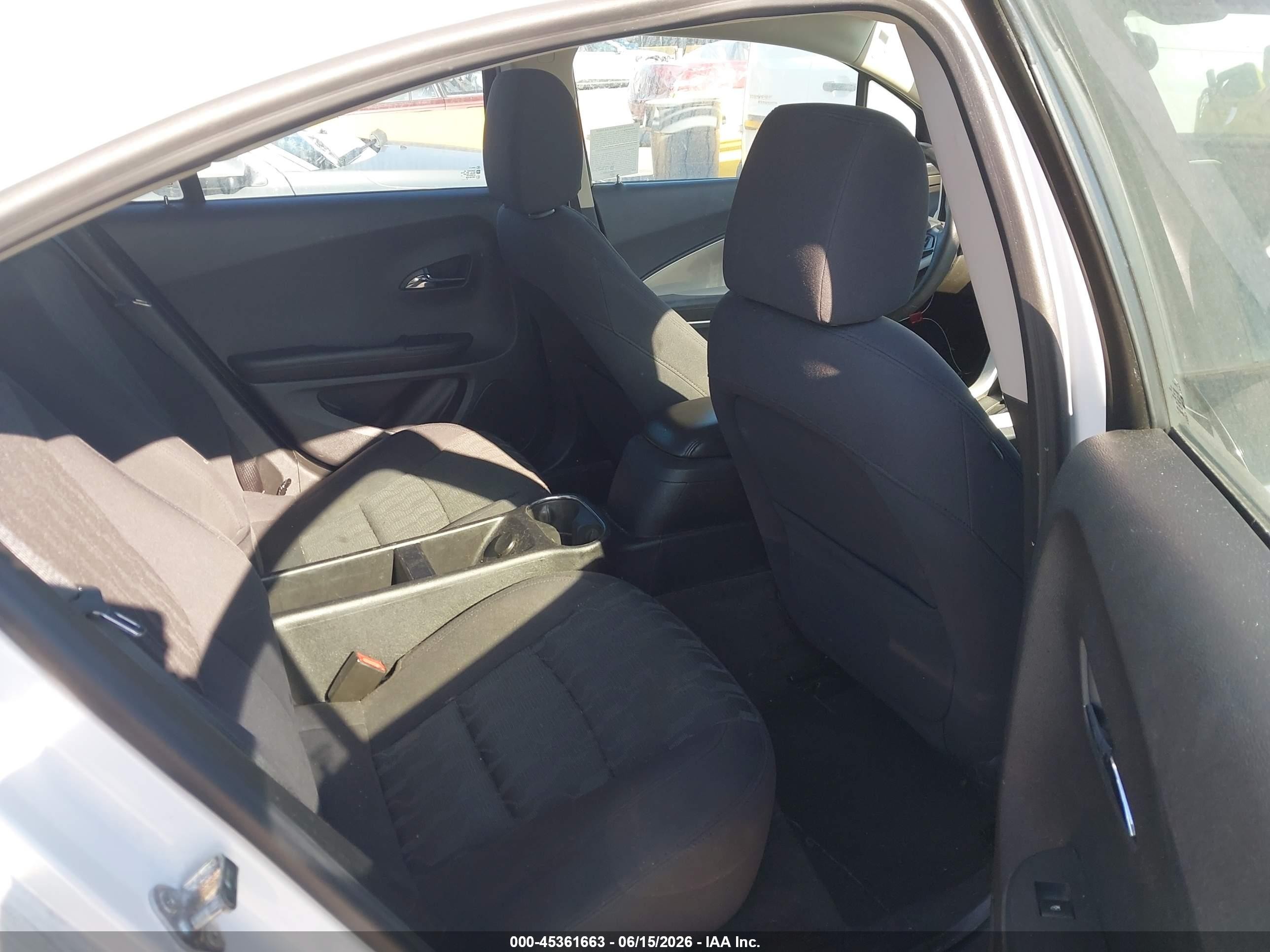 2013 Chevrolet Volt   White vin: 1G1RE6E49DU113010