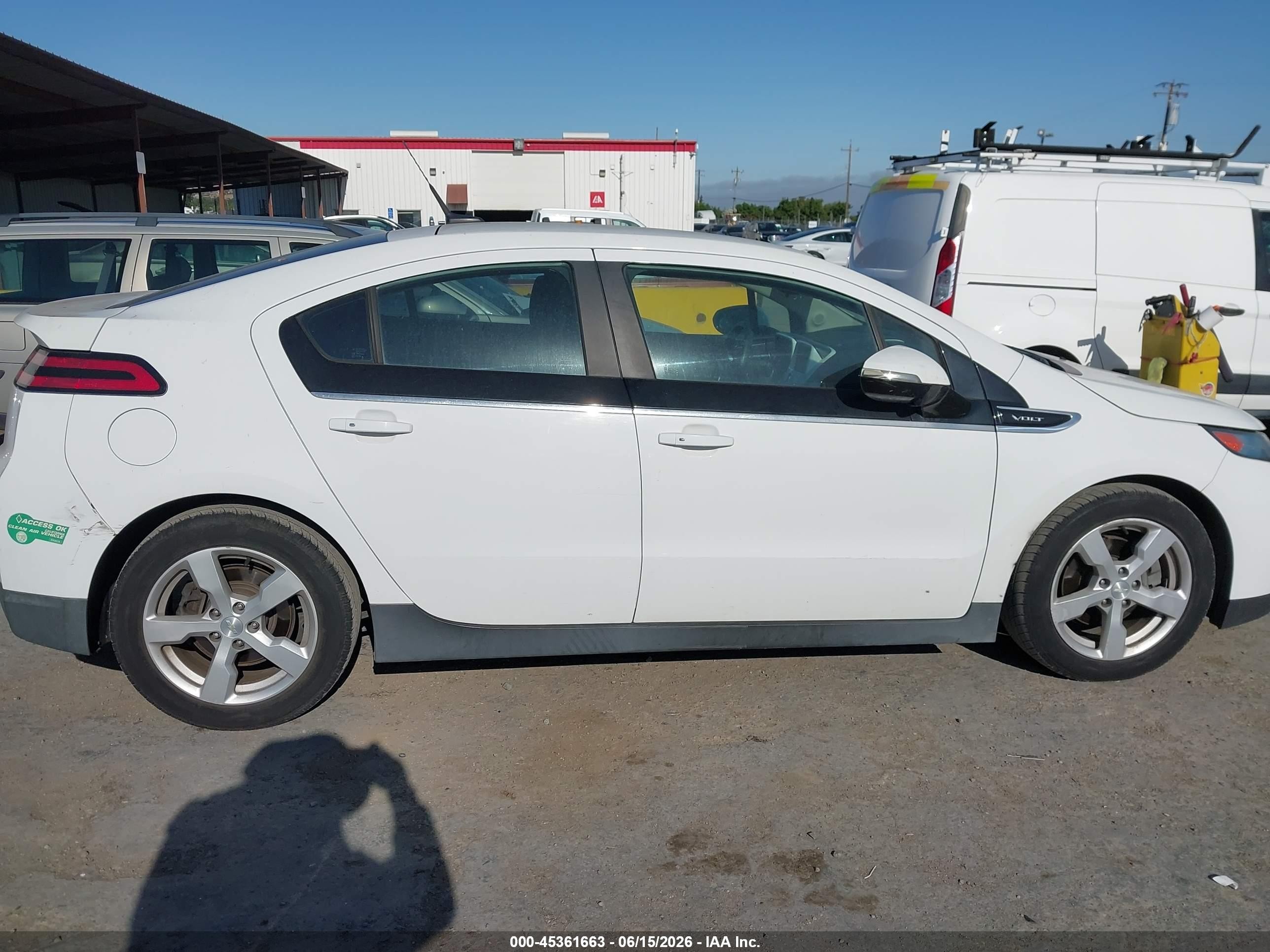2013 Chevrolet Volt   White vin: 1G1RE6E49DU113010