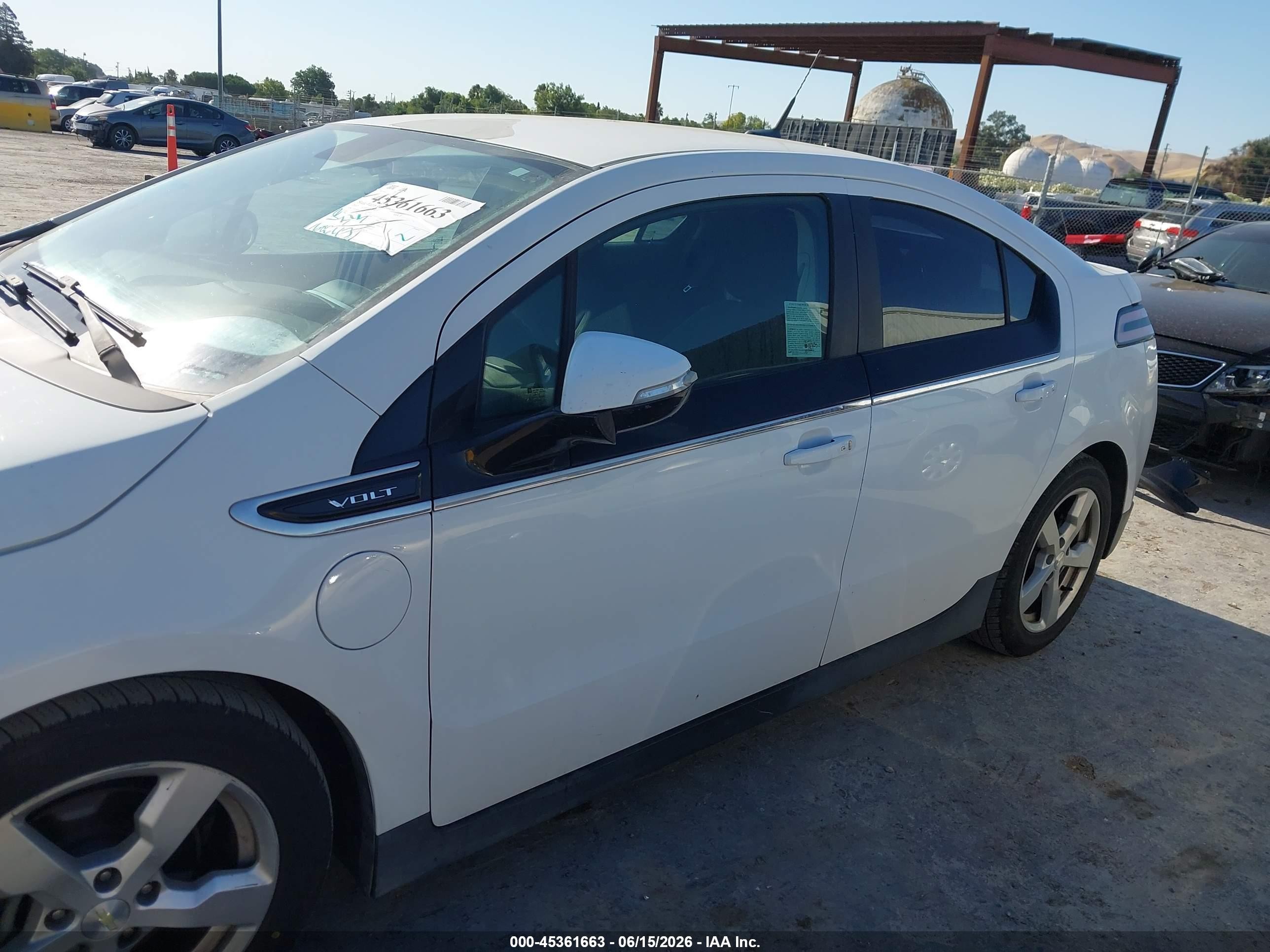 2013 Chevrolet Volt   White vin: 1G1RE6E49DU113010