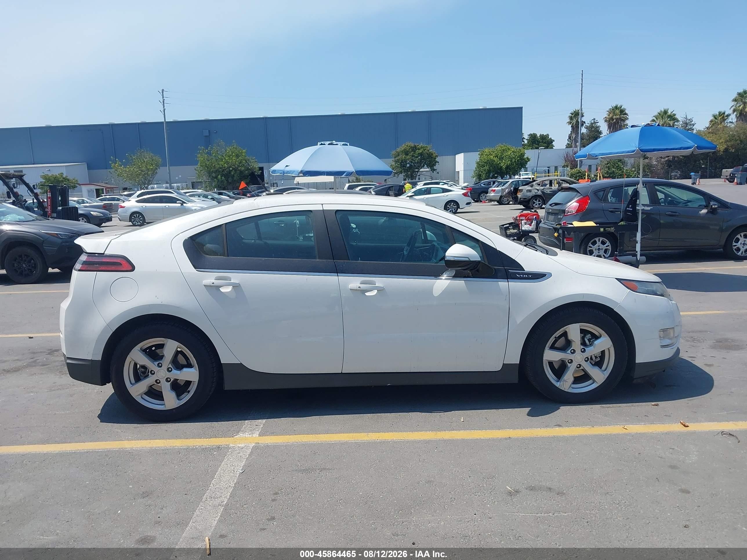 2013 Chevrolet Volt   White vin: 1G1RE6E4XDU122007